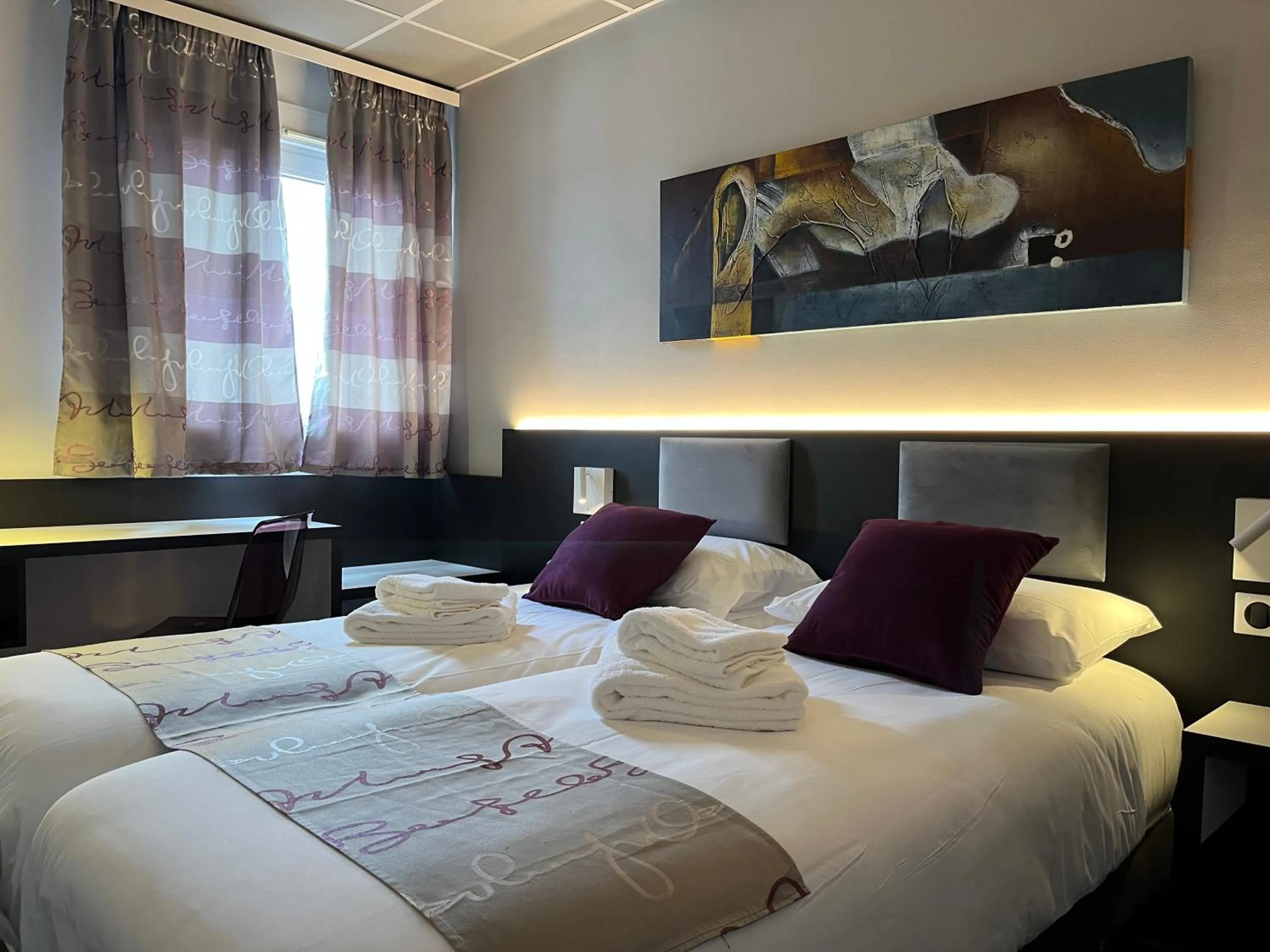 Bedroom, Bed in BRIT HOTEL LE VESOUL