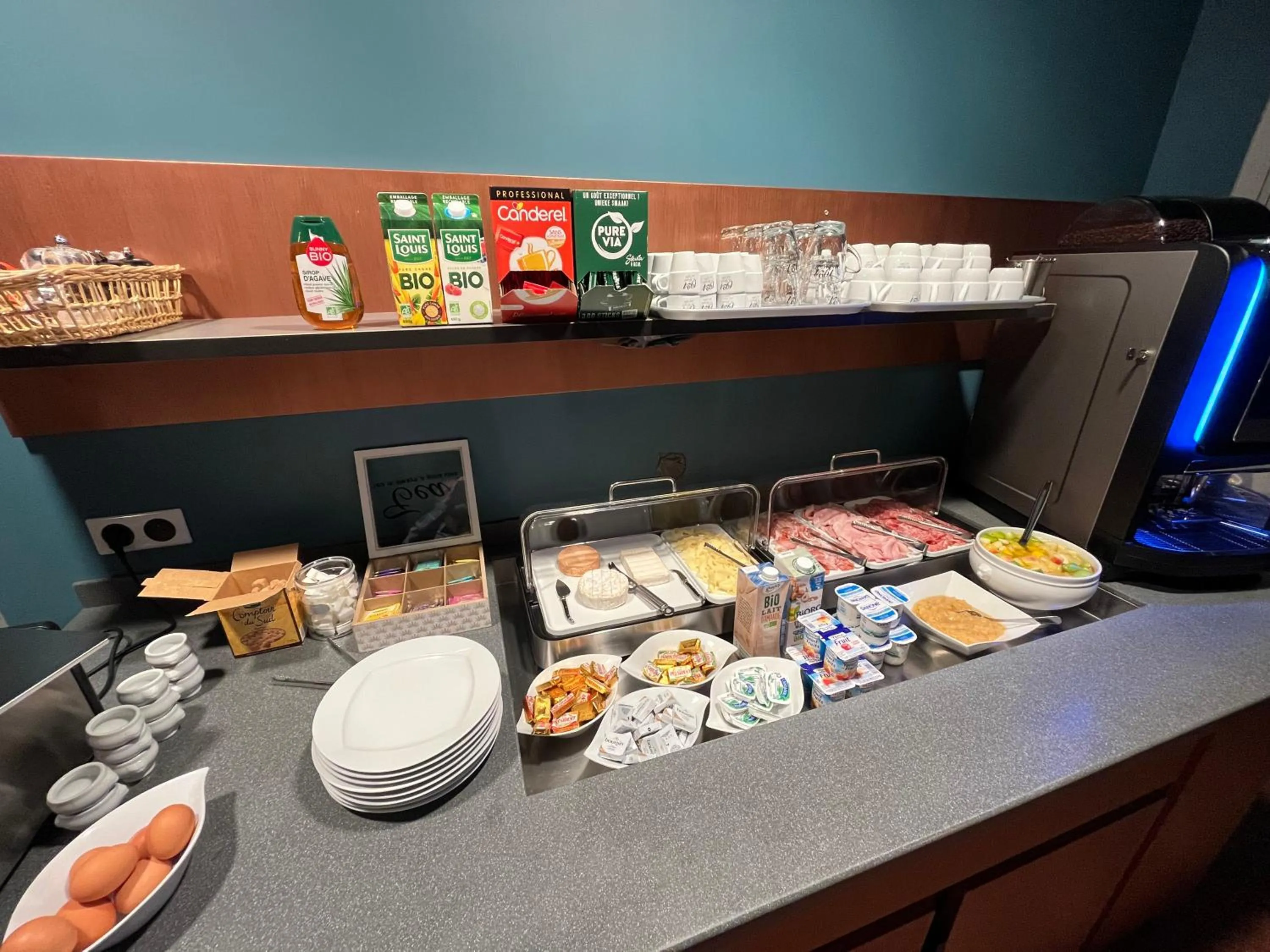 Breakfast in BRIT HOTEL LE VESOUL