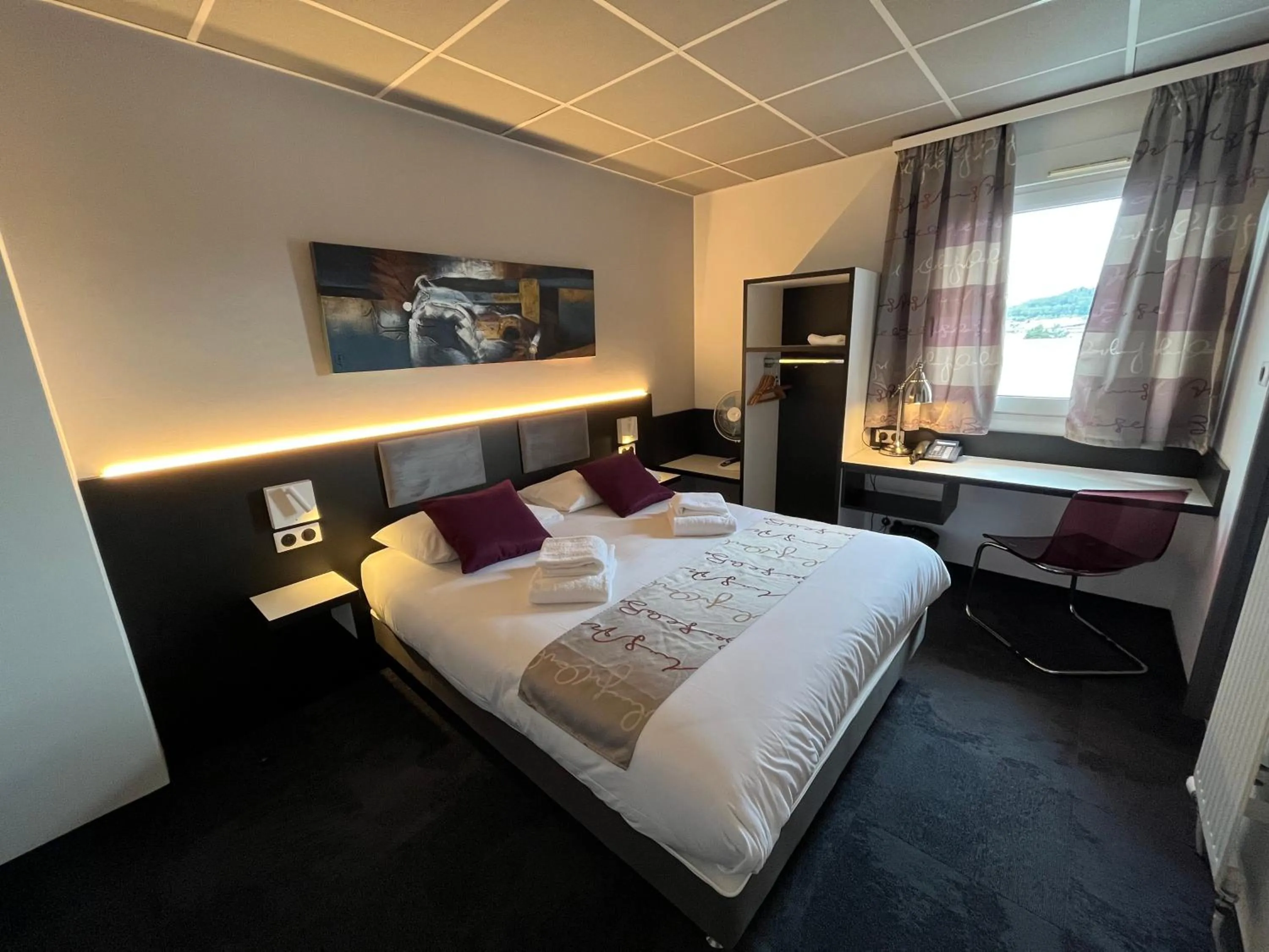 Photo of the whole room, Bed in BRIT HOTEL LE VESOUL