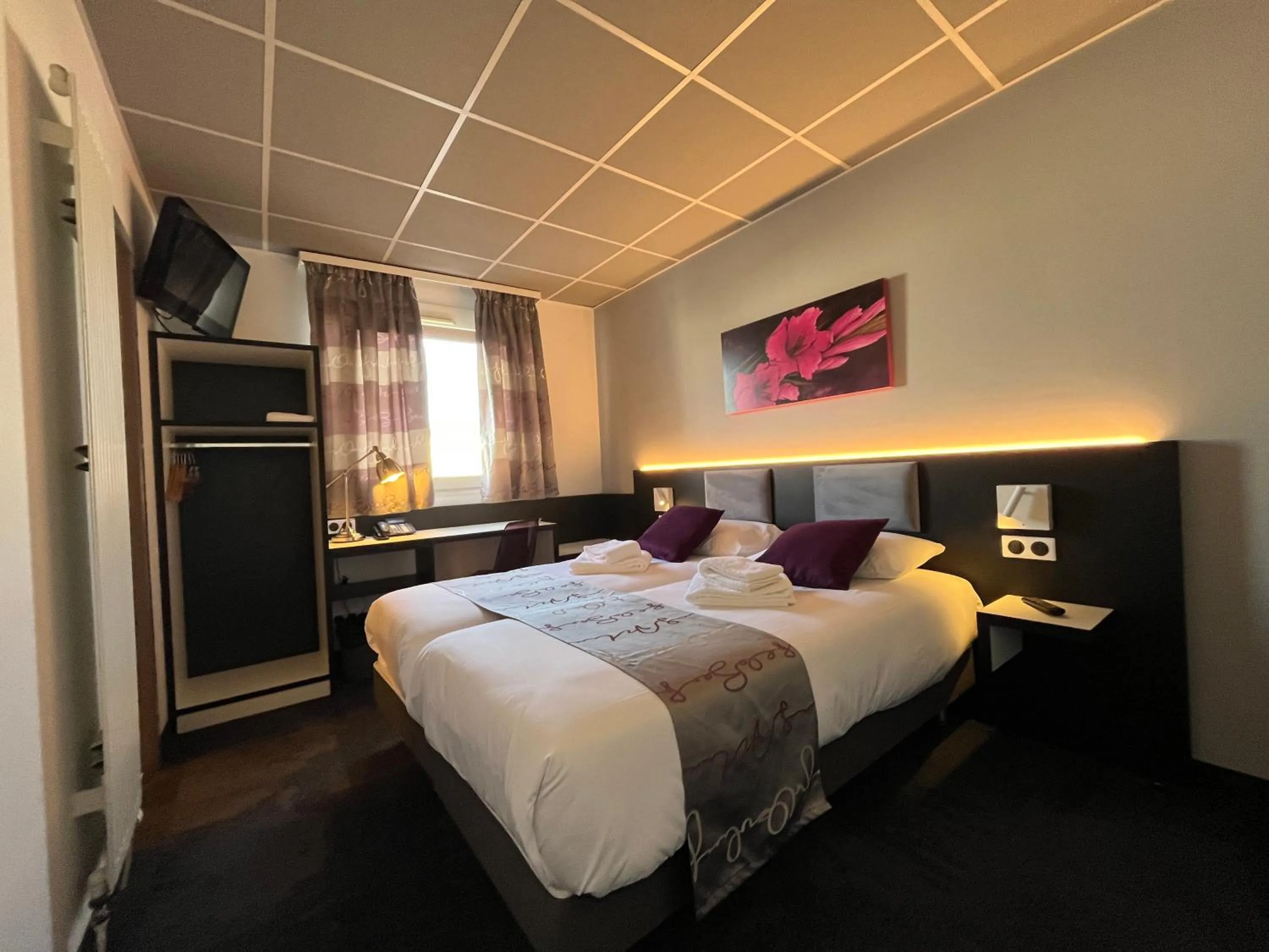 Photo of the whole room, Bed in BRIT HOTEL LE VESOUL