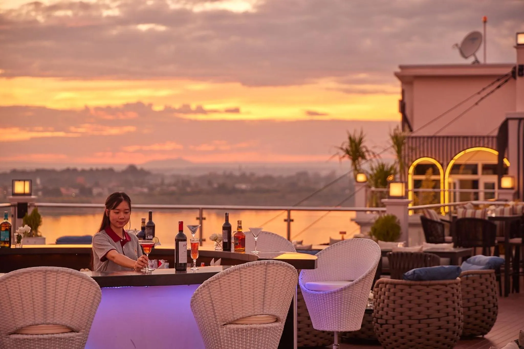 Restaurant/places to eat in Eastin Hotel Vientiane