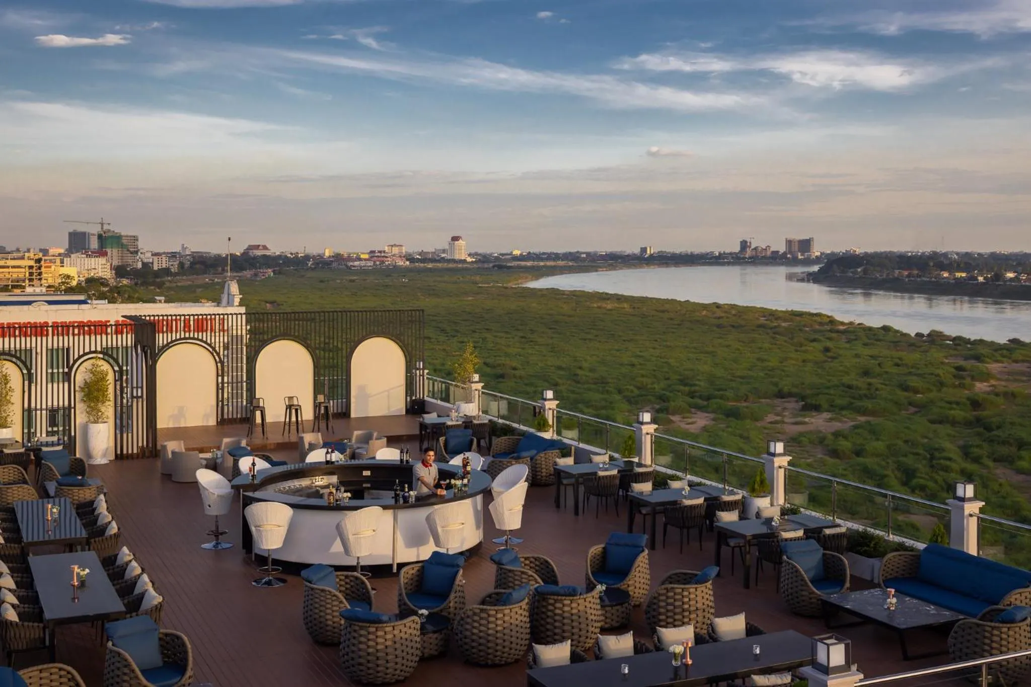 Restaurant/places to eat in Eastin Hotel Vientiane