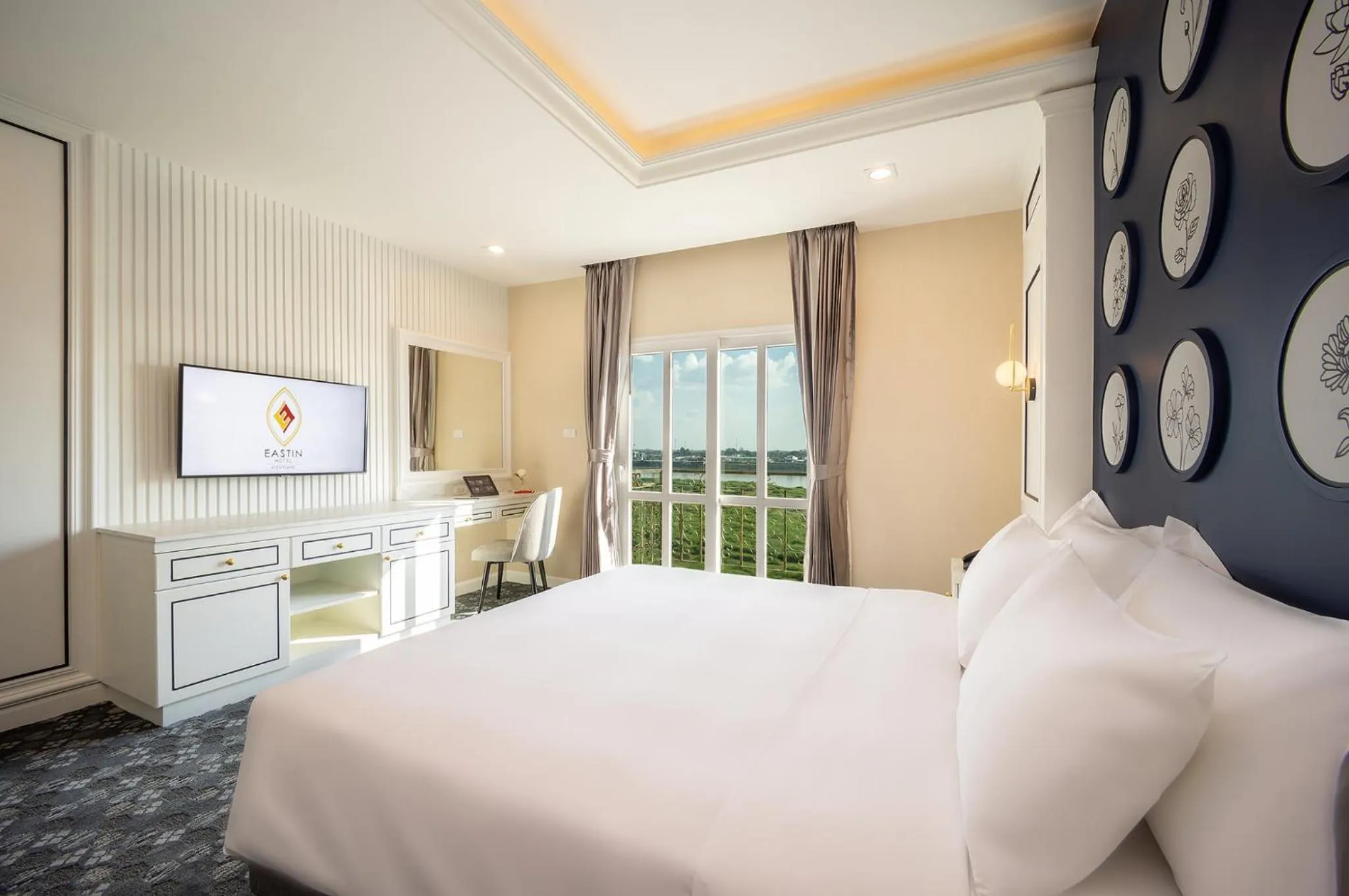 Bed in Eastin Hotel Vientiane