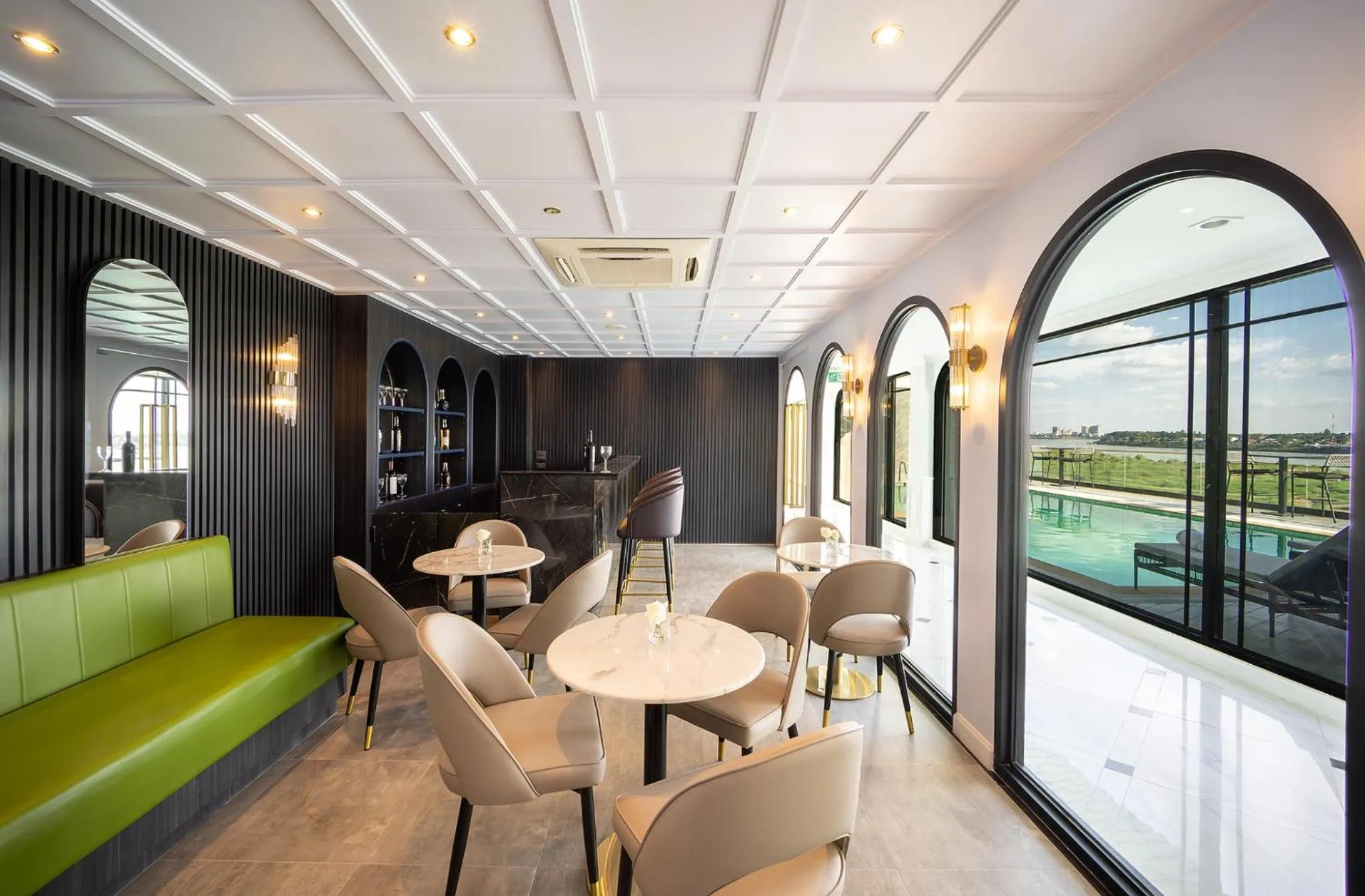 Swimming pool in Eastin Hotel Vientiane