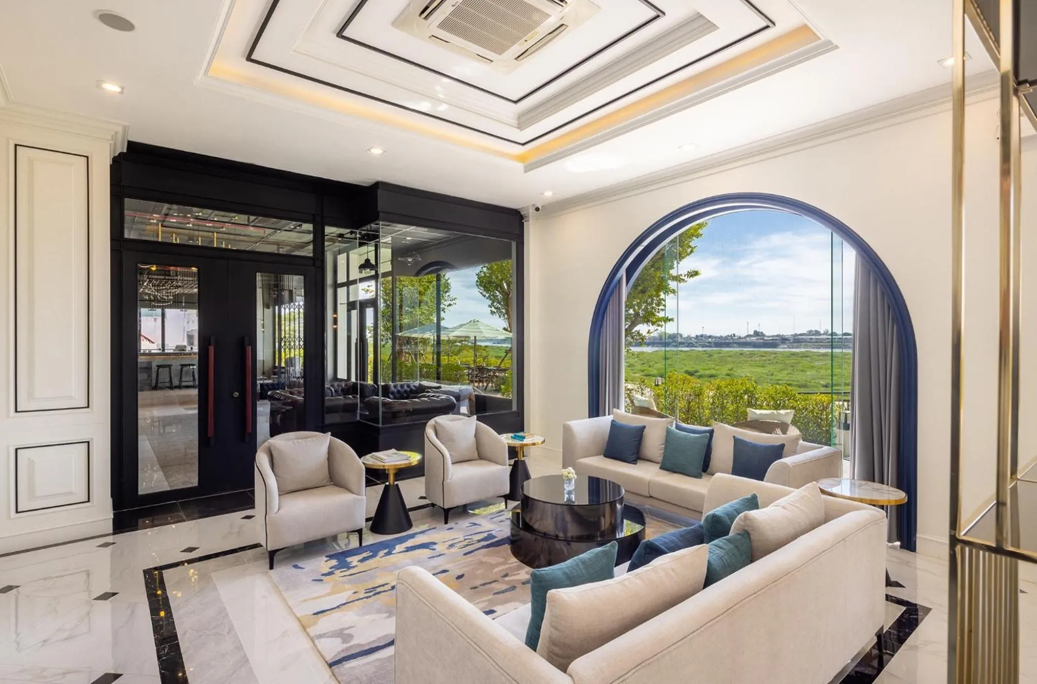 Lobby or reception in Eastin Hotel Vientiane