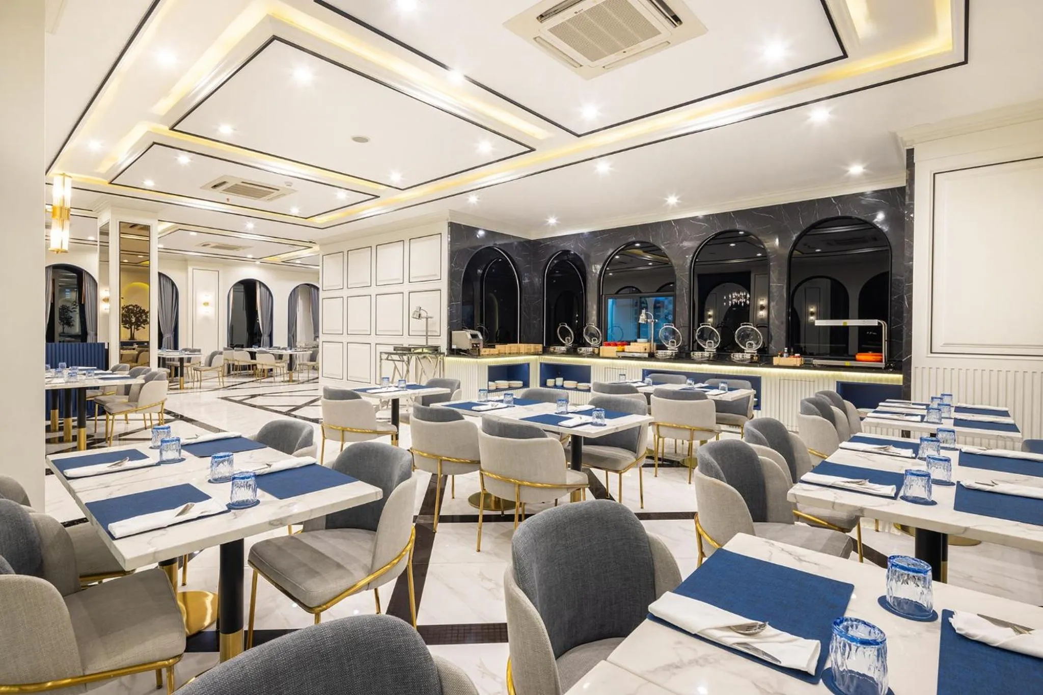 Restaurant/places to eat in Eastin Hotel Vientiane