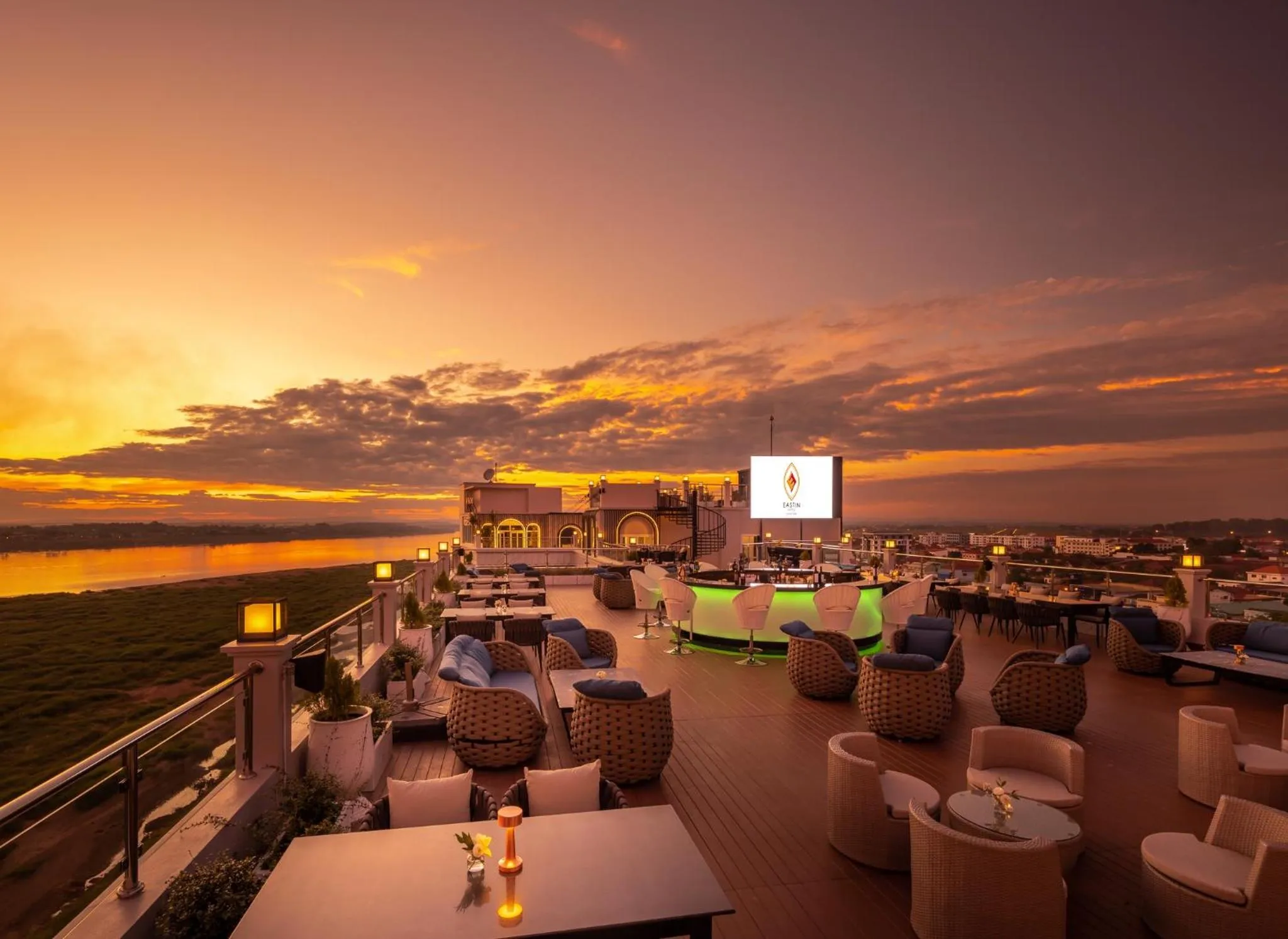 Restaurant/places to eat in Eastin Hotel Vientiane