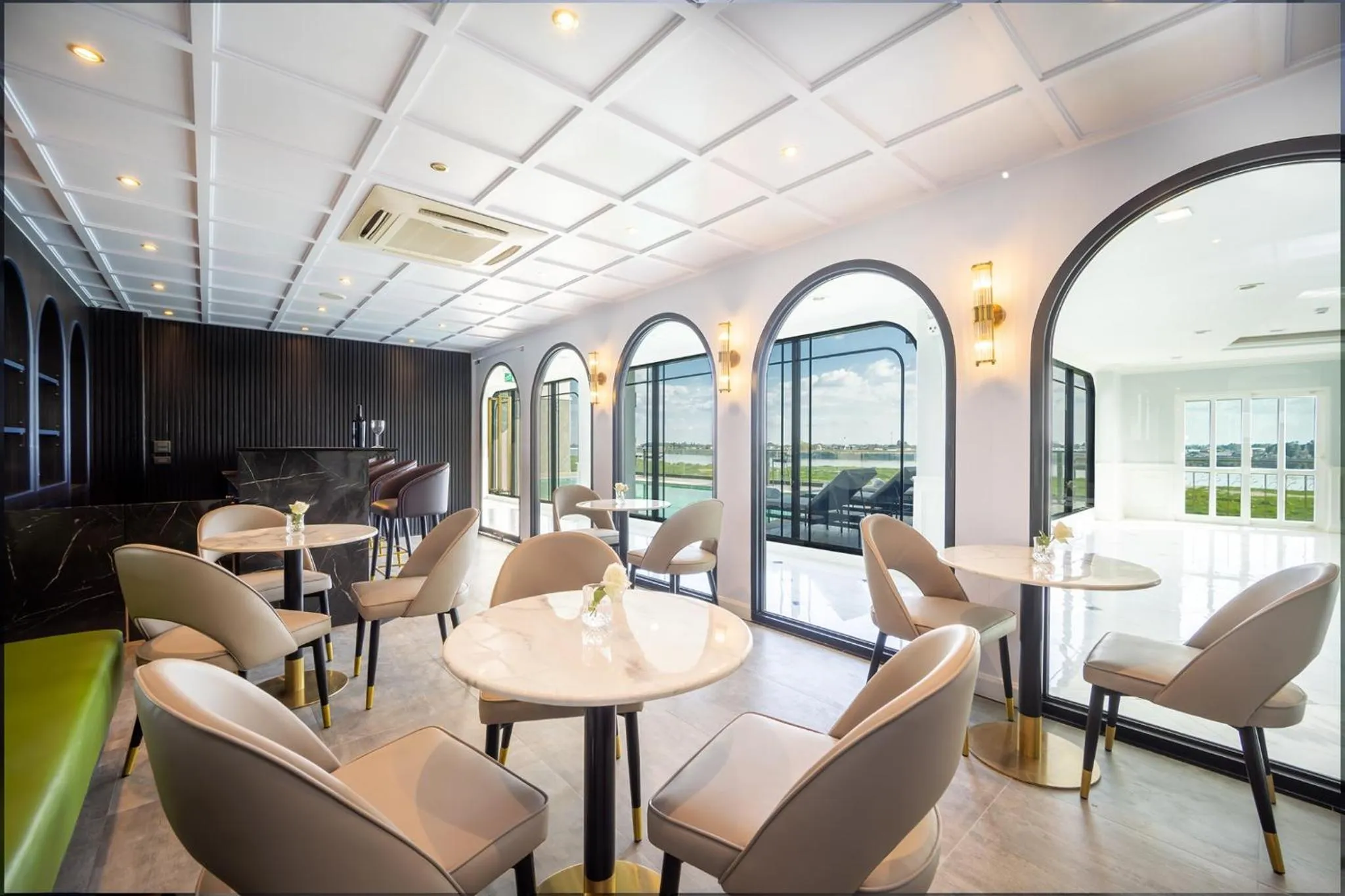 Lounge or bar in Eastin Hotel Vientiane