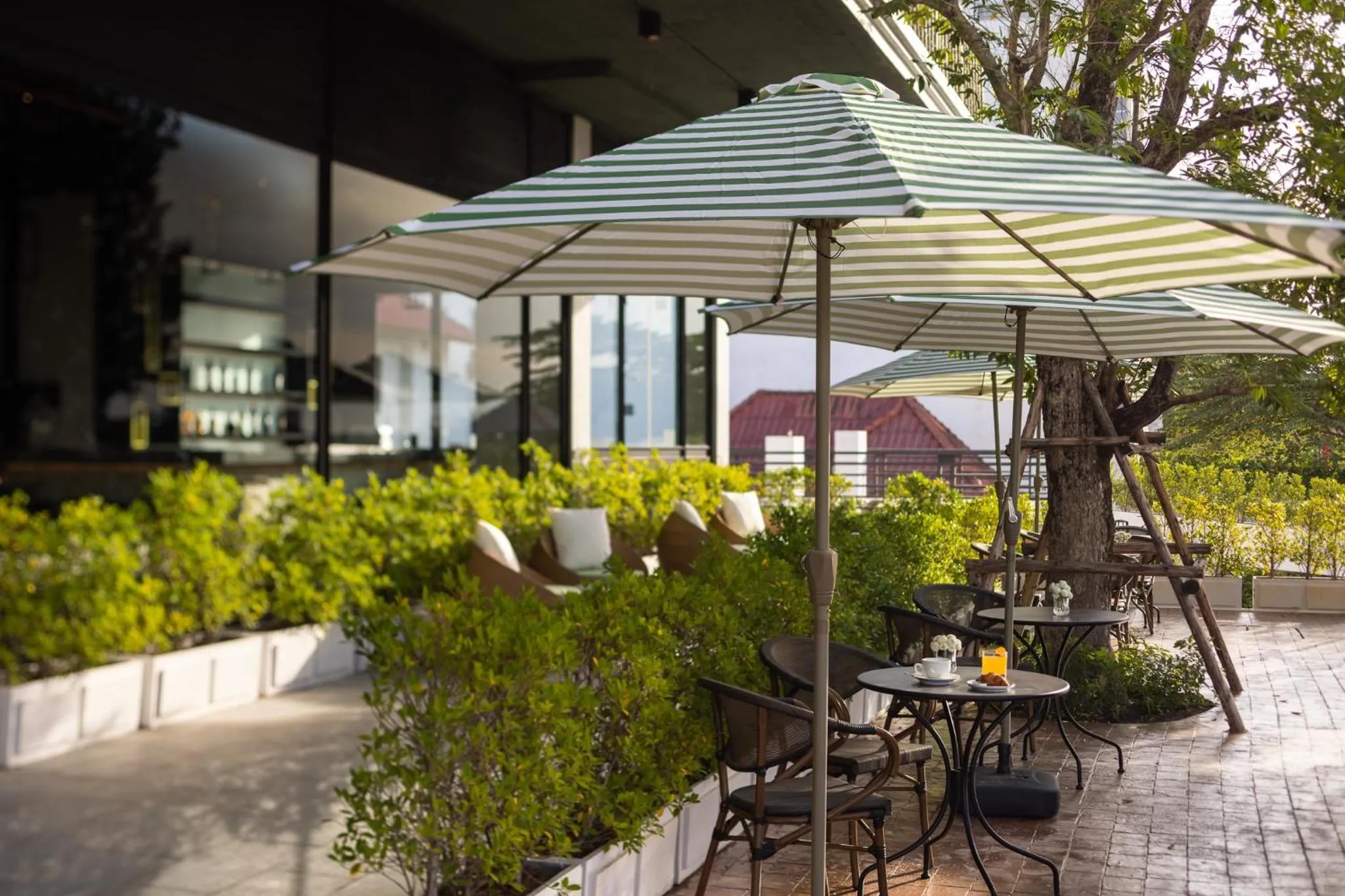 Restaurant/places to eat in Eastin Hotel Vientiane