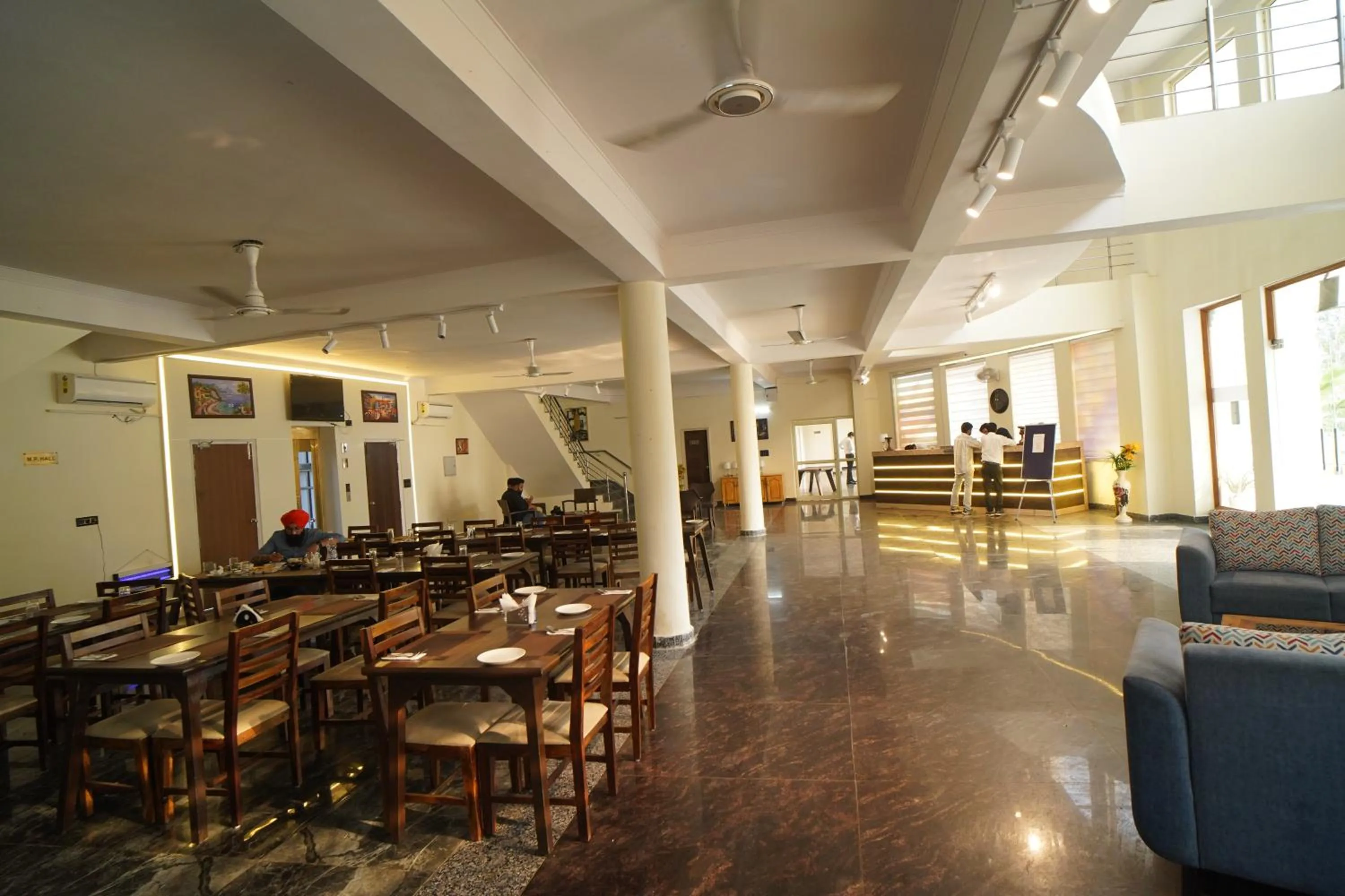 Seating area in White House Country Inn By PEARL Luxury Hotel In Jhajjar