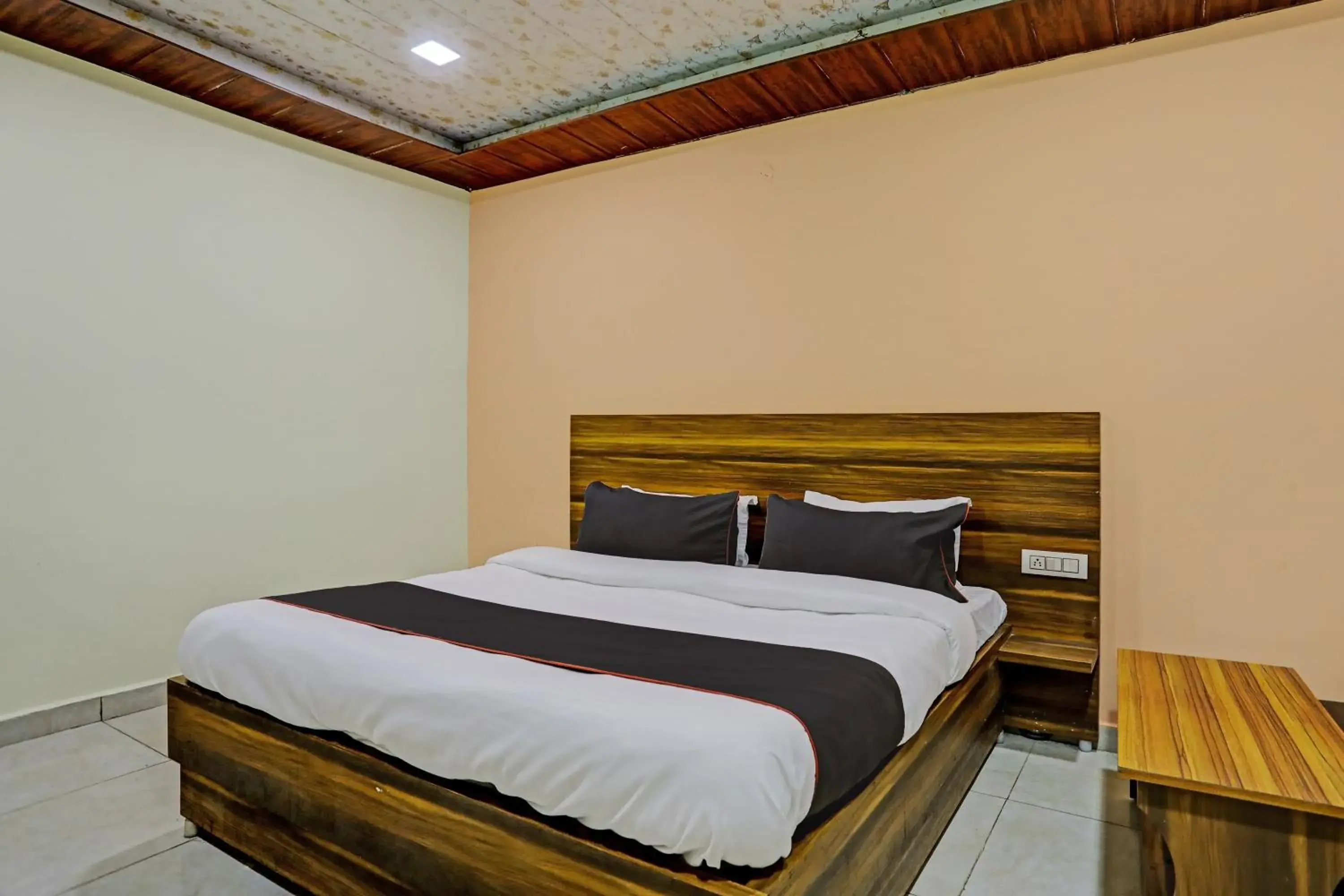 Deluxe Triple Room - single occupancy in Collection O JK Temple Kanpur Formerly Yatika Inn Deluxe Triple Room - single occupancy in Collection O JK Temple Kanpur Formerly Yatika Inn