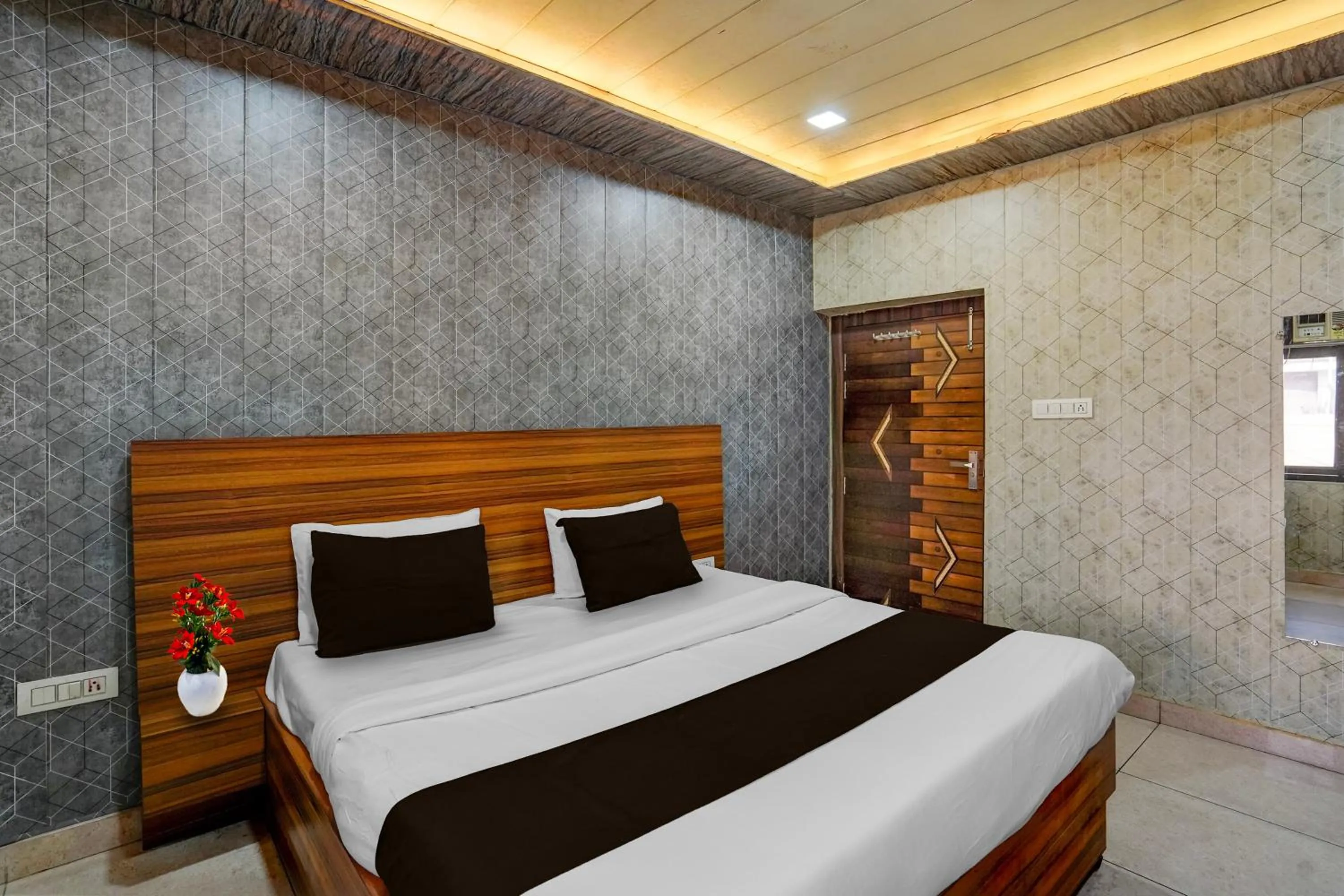 Super Collection O JK Temple Kanpur Formerly Yatika Inn