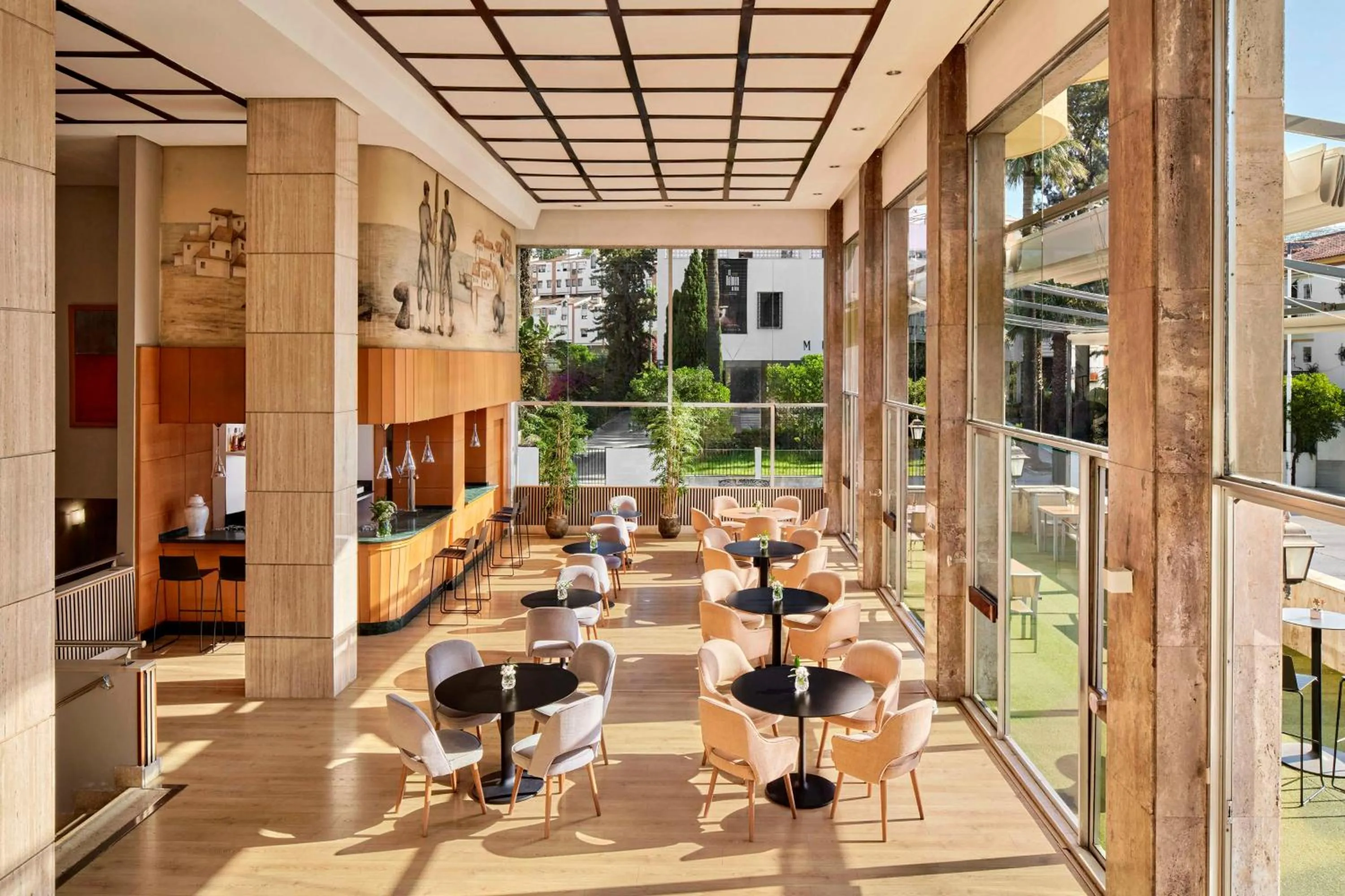 Restaurant/places to eat in NH Luz Huelva