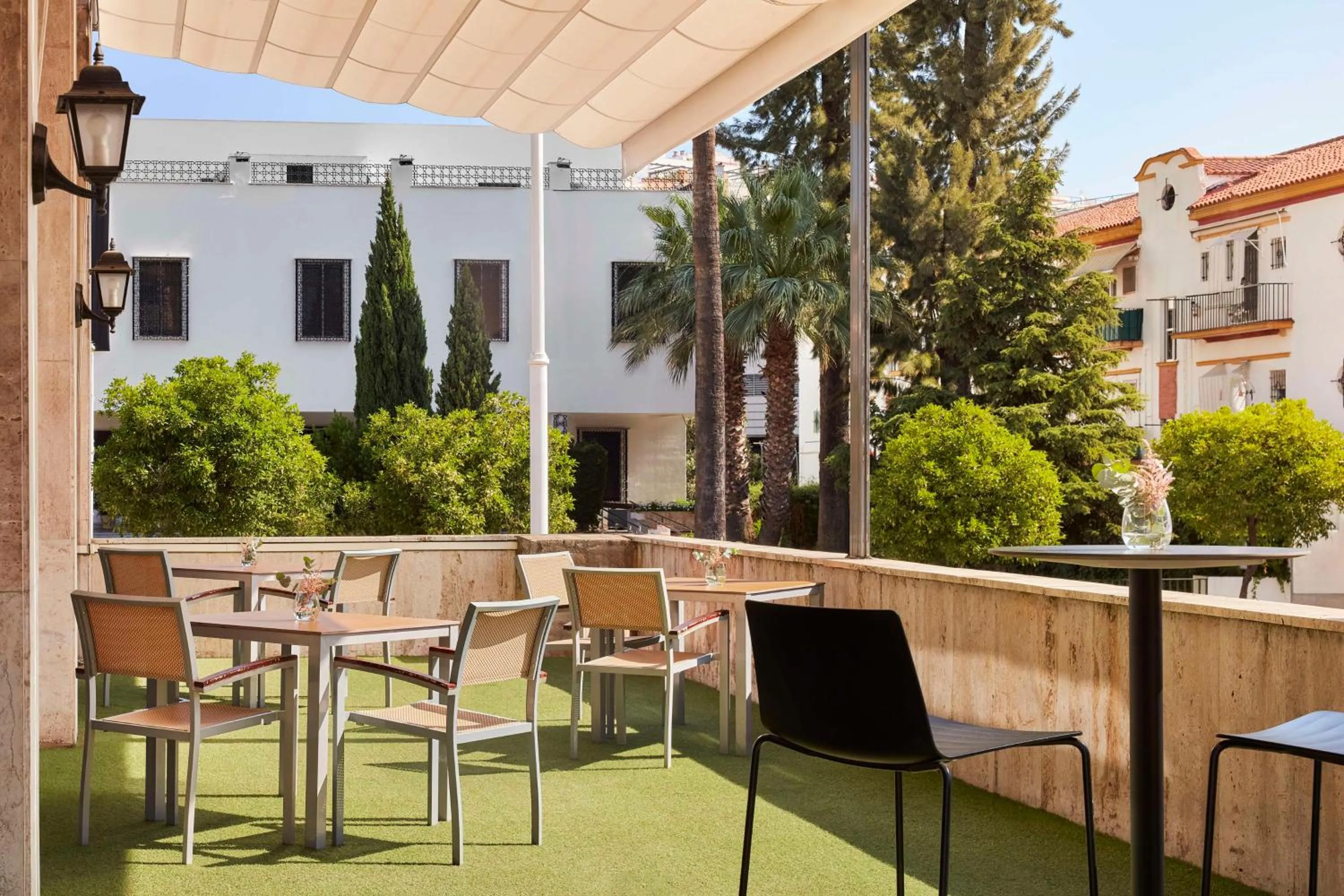 Restaurant/places to eat in NH Luz Huelva