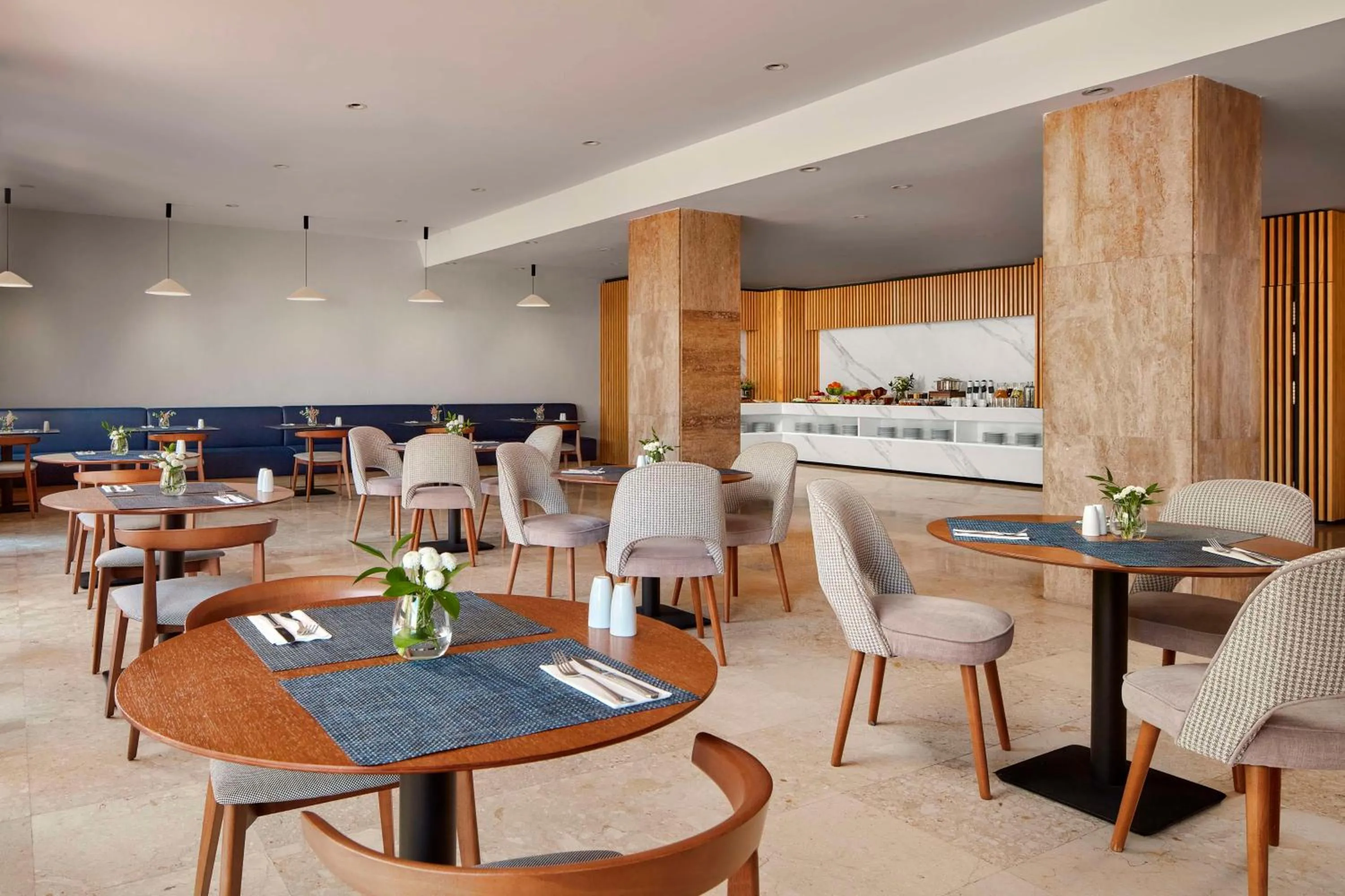 Restaurant/places to eat in NH Luz Huelva