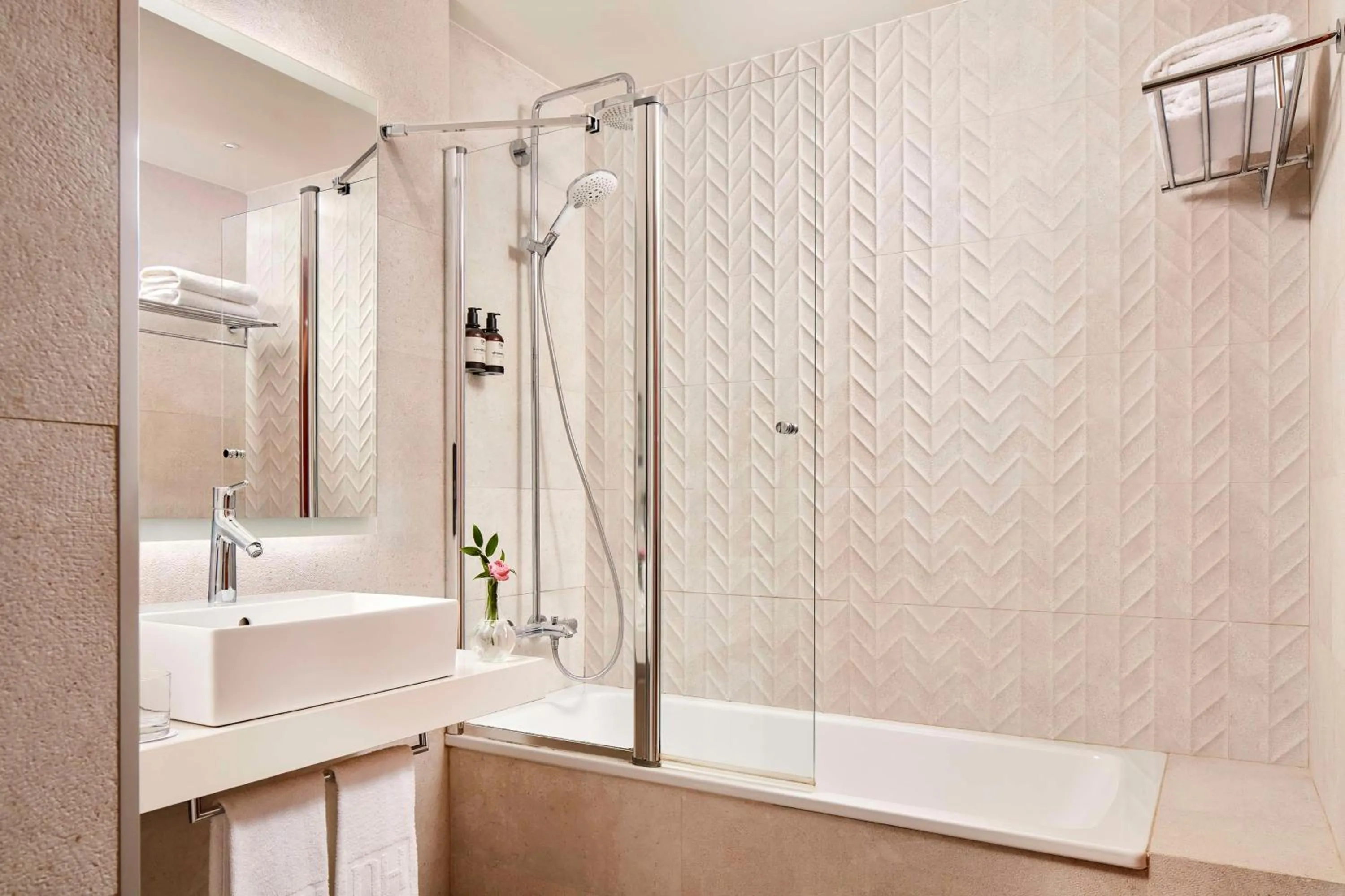 Bathroom in NH Luz Huelva