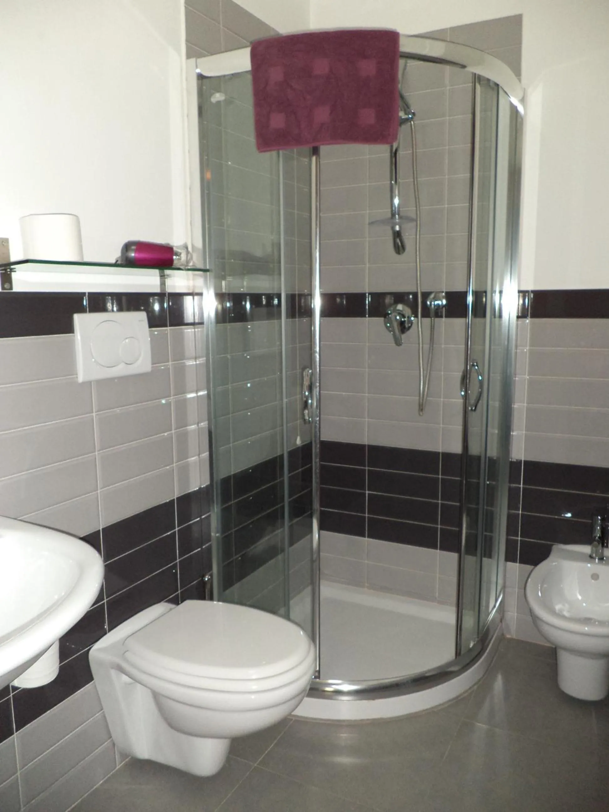 Shower in Gens Mundi B&B