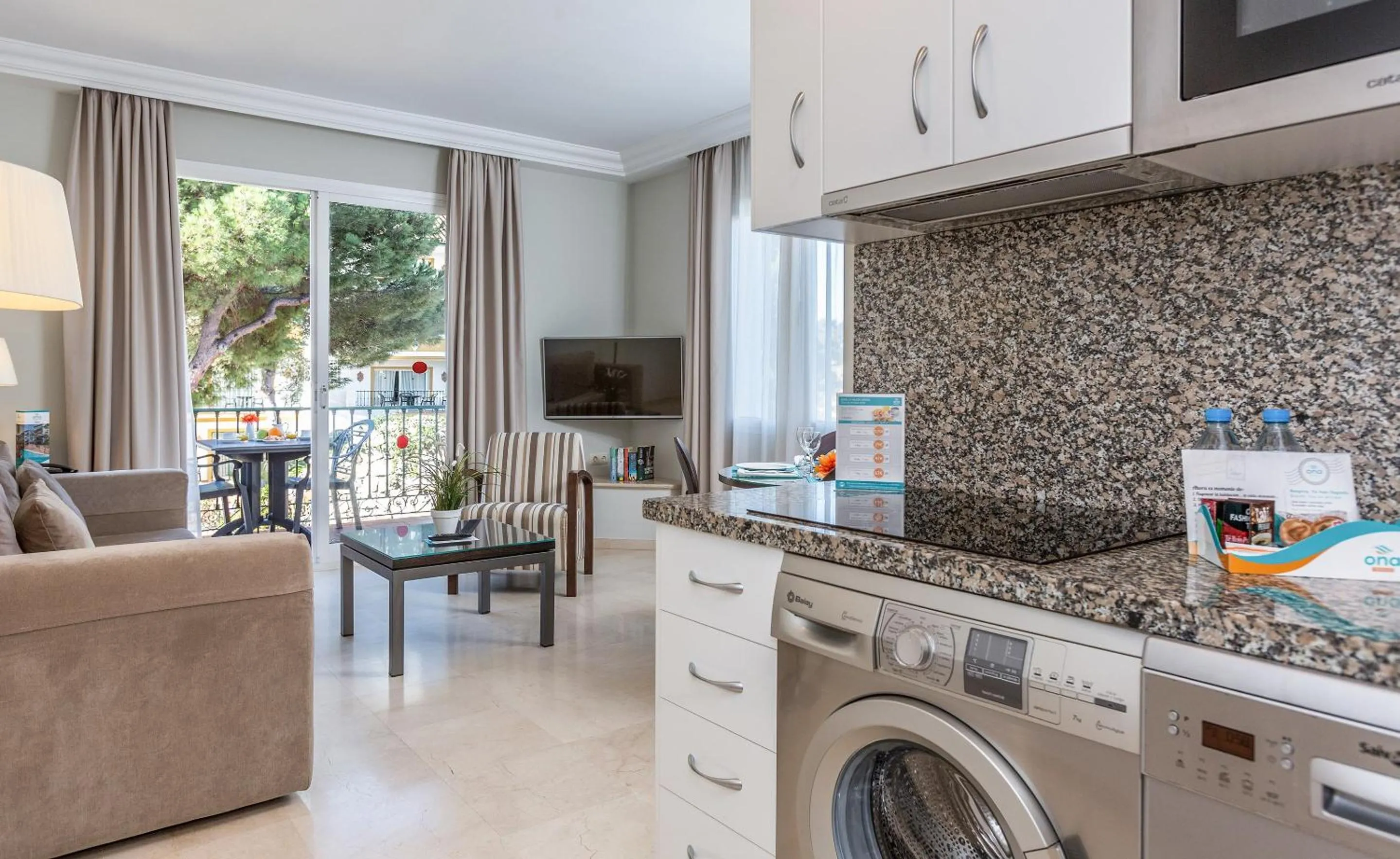 Kitchen or kitchenette in Ona Alanda Club Marbella