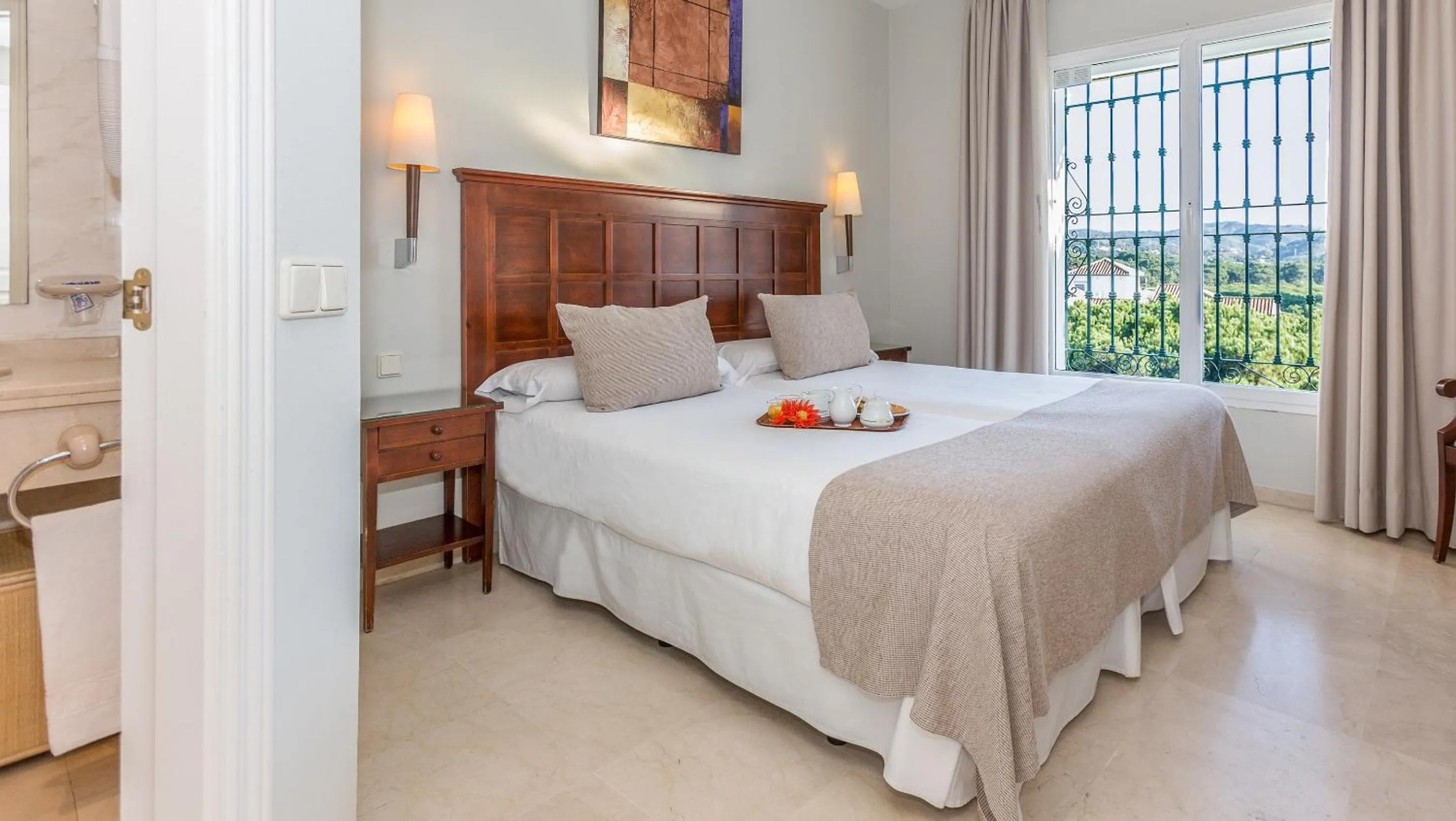 Bed in Ona Alanda Club Marbella