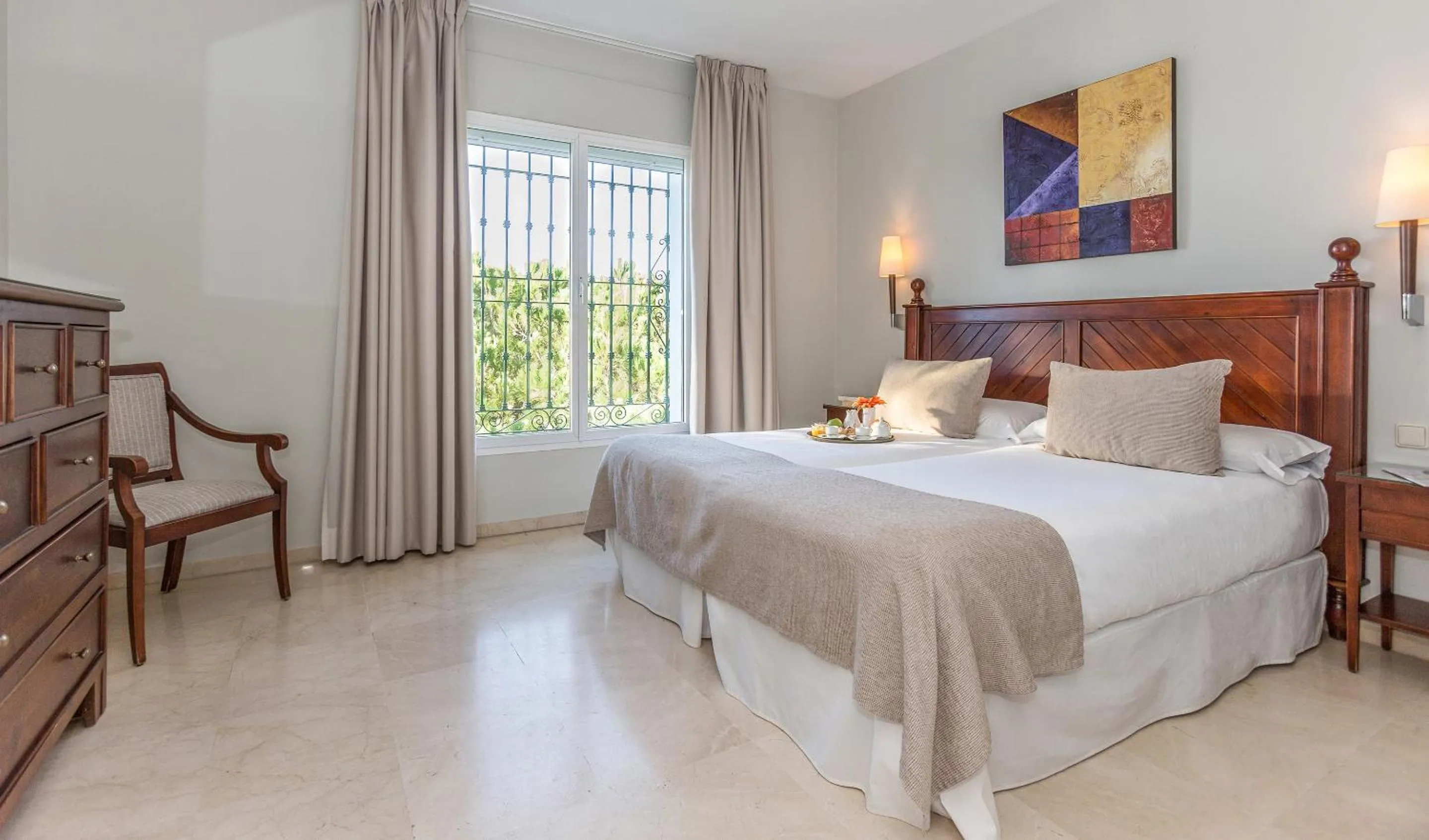 Bed in Ona Alanda Club Marbella