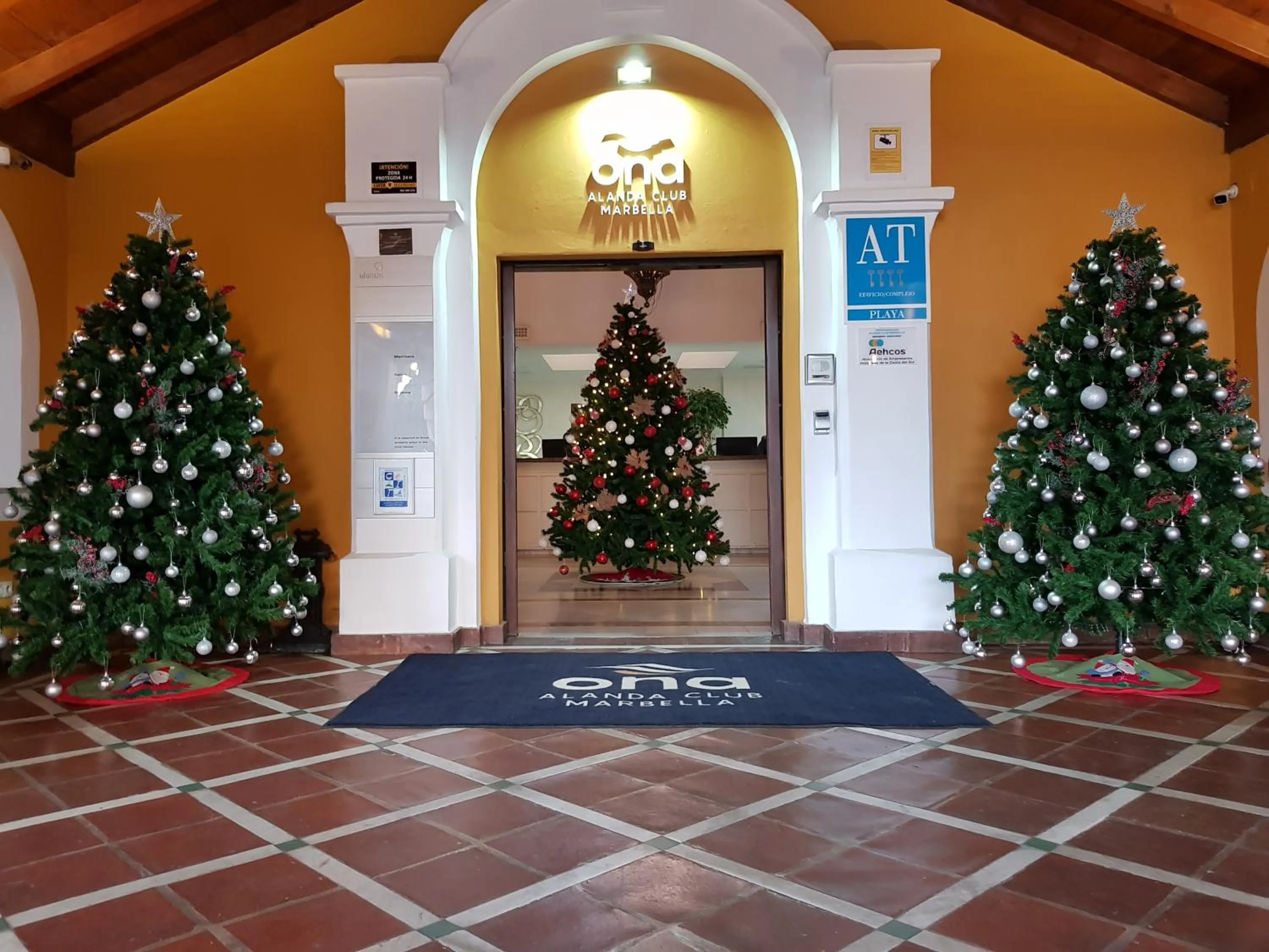 Facade/entrance in Ona Alanda Club Marbella
