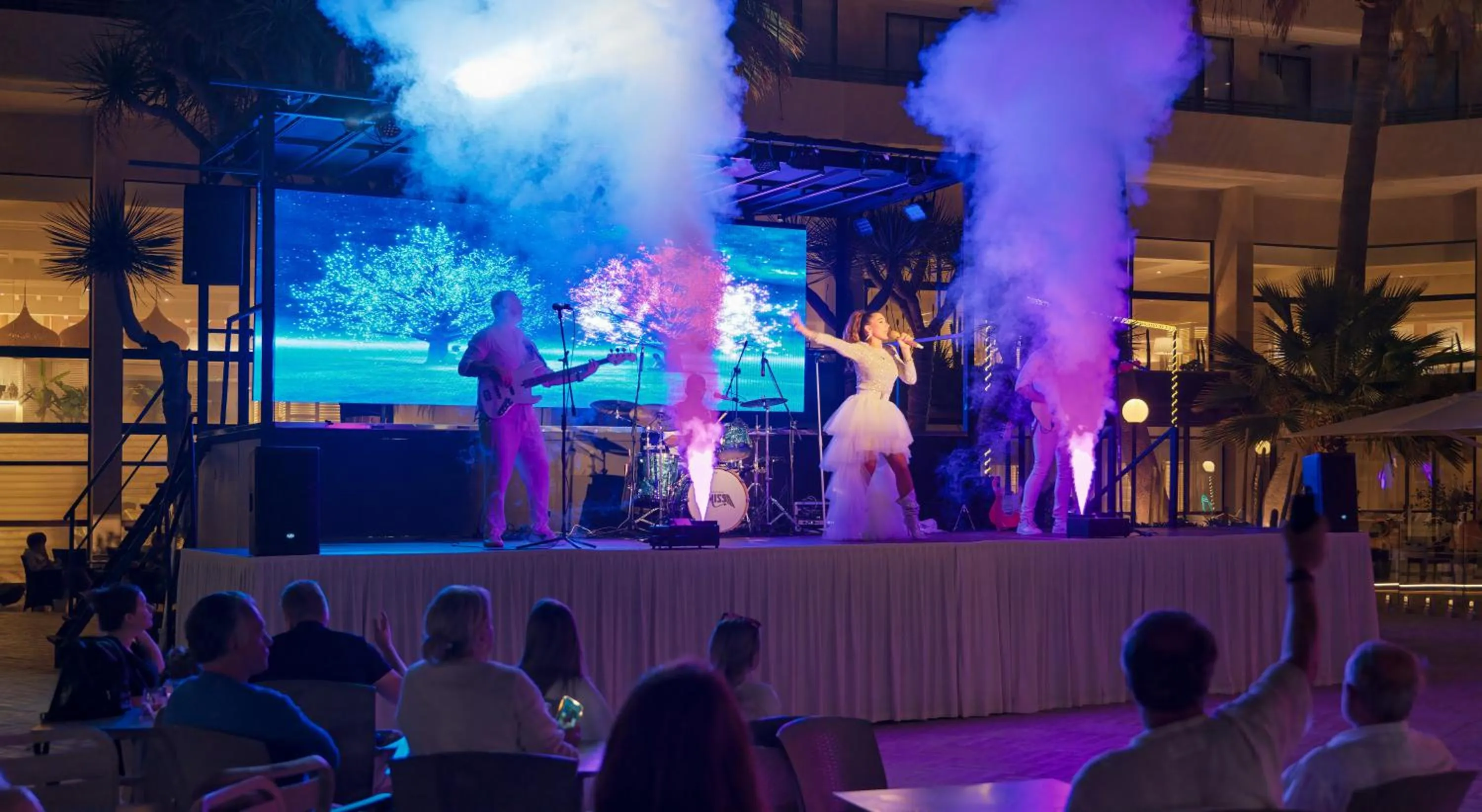 Evening entertainment in H10 Conquistador