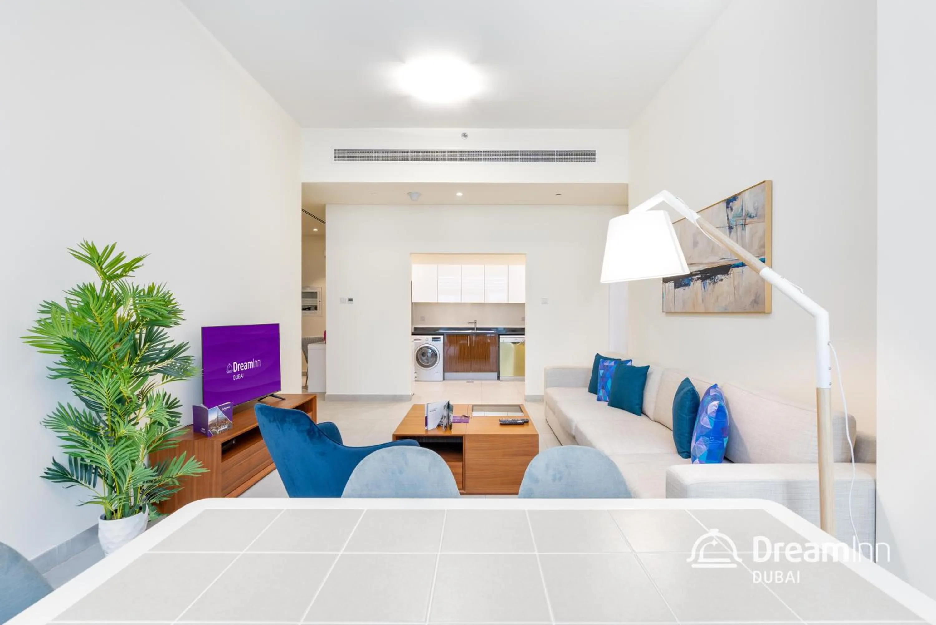 TV and multimedia in Dream Inn Apartments - Marina Arcade Tower