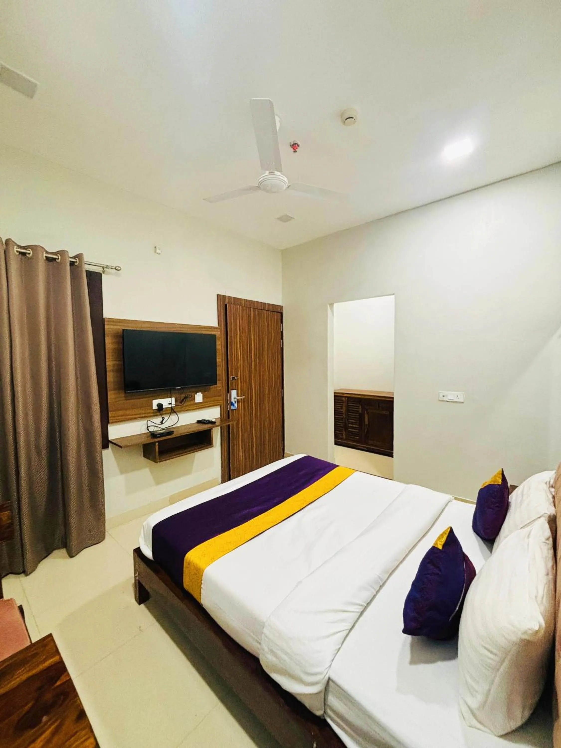 Bed in Vinn Amar Vilas by Vesta