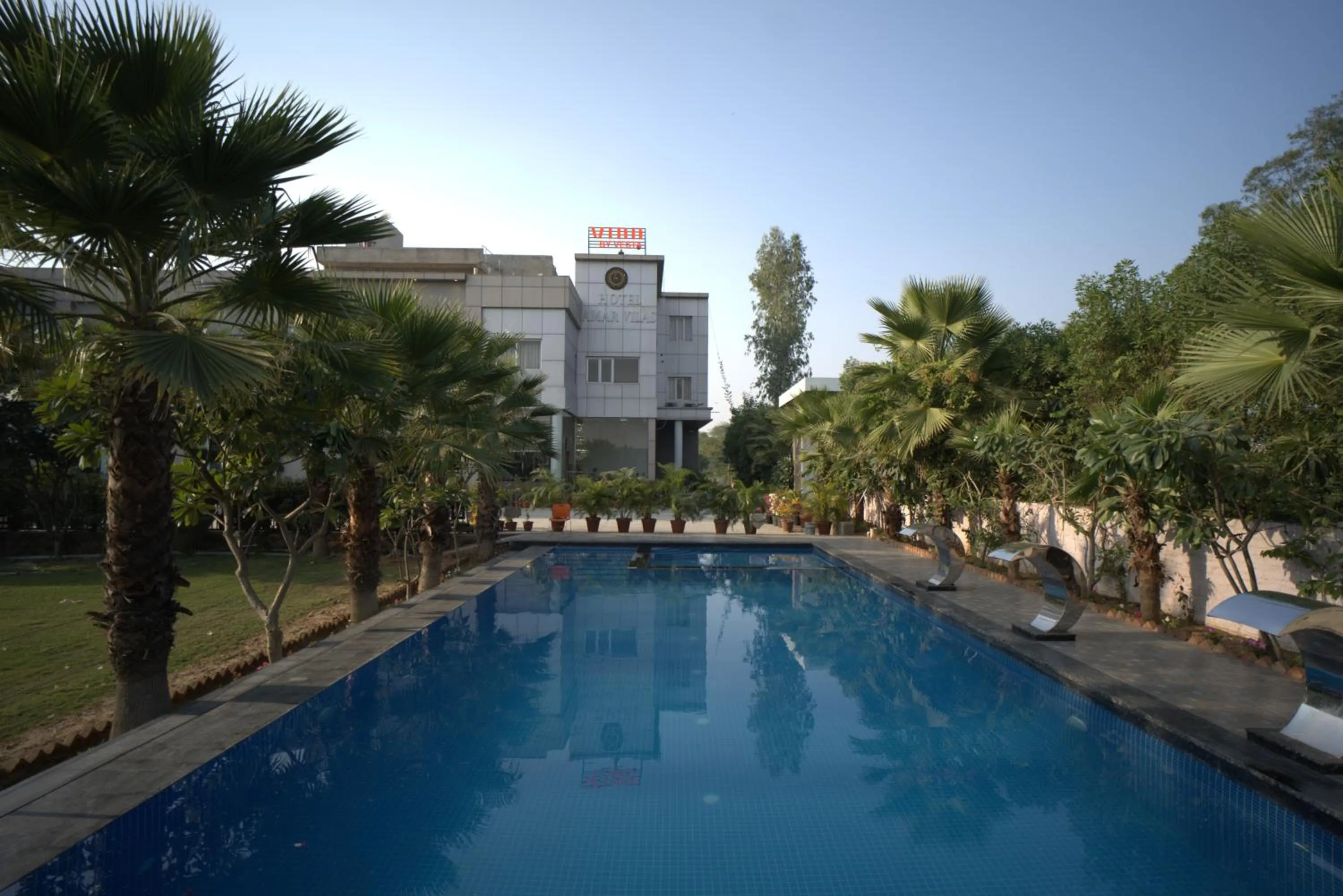 Swimming pool in Vinn Amar Vilas by Vesta