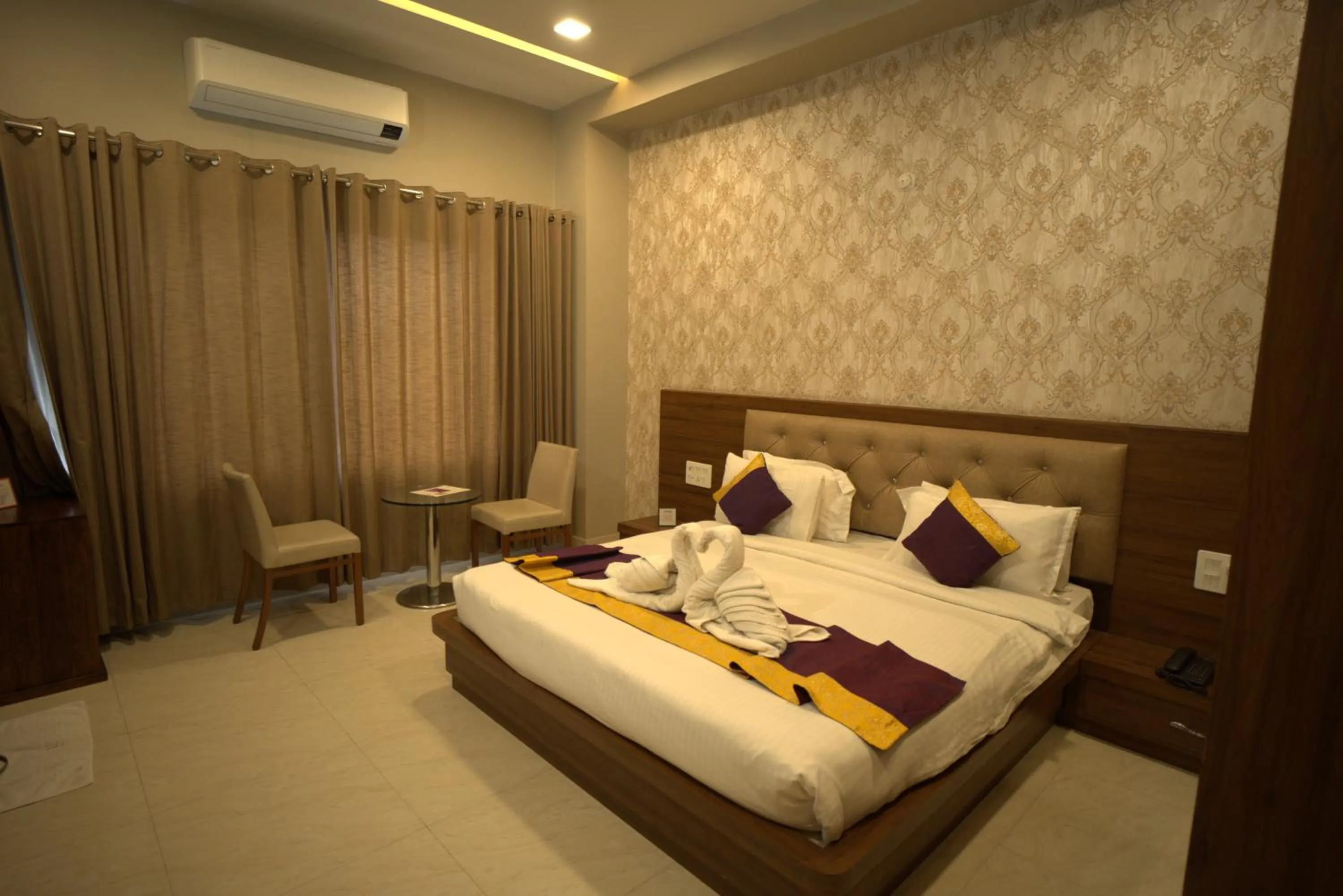 Bedroom, Bed in Vinn Amar Vilas by Vesta