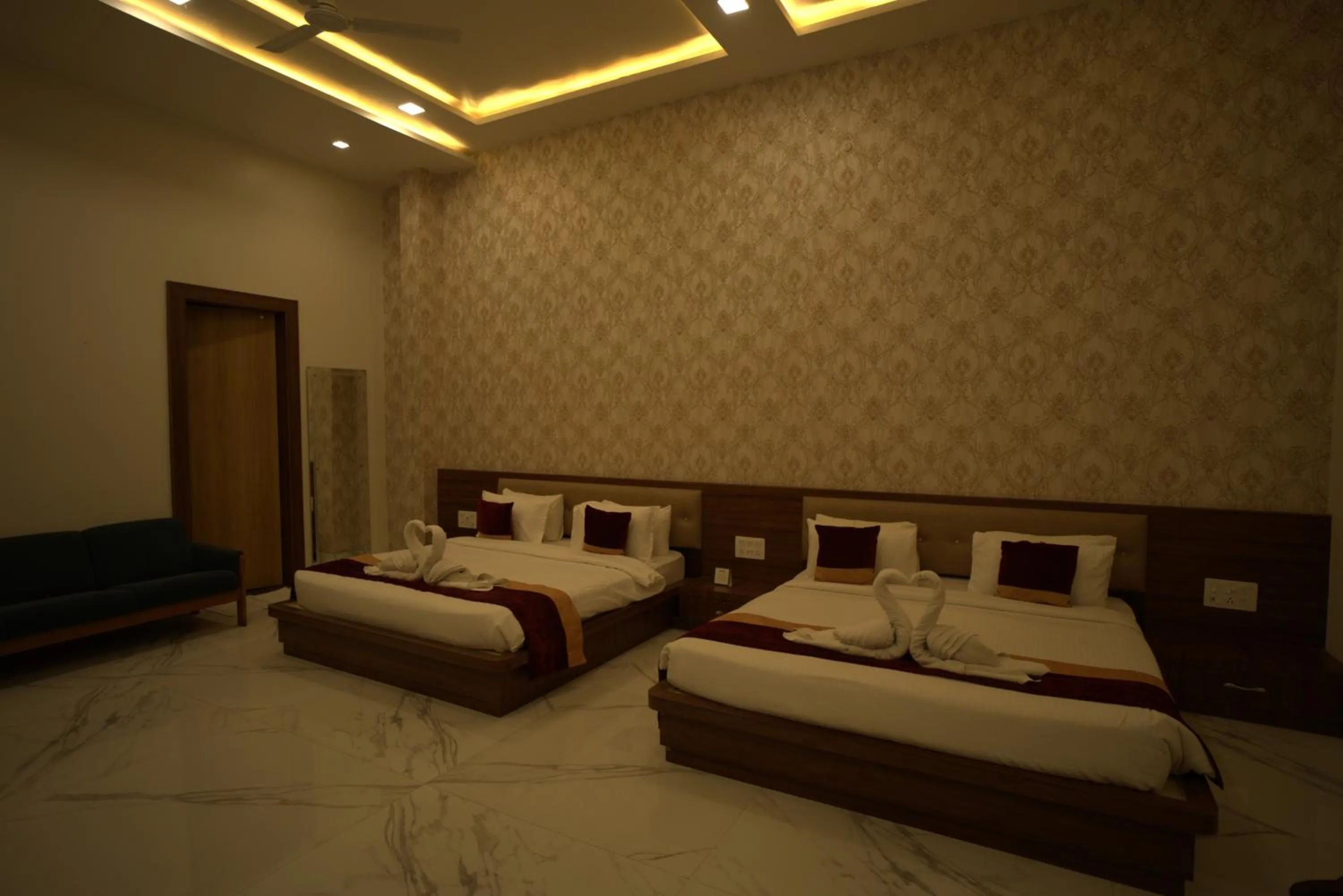 Bedroom, Bed in Vinn Amar Vilas by Vesta