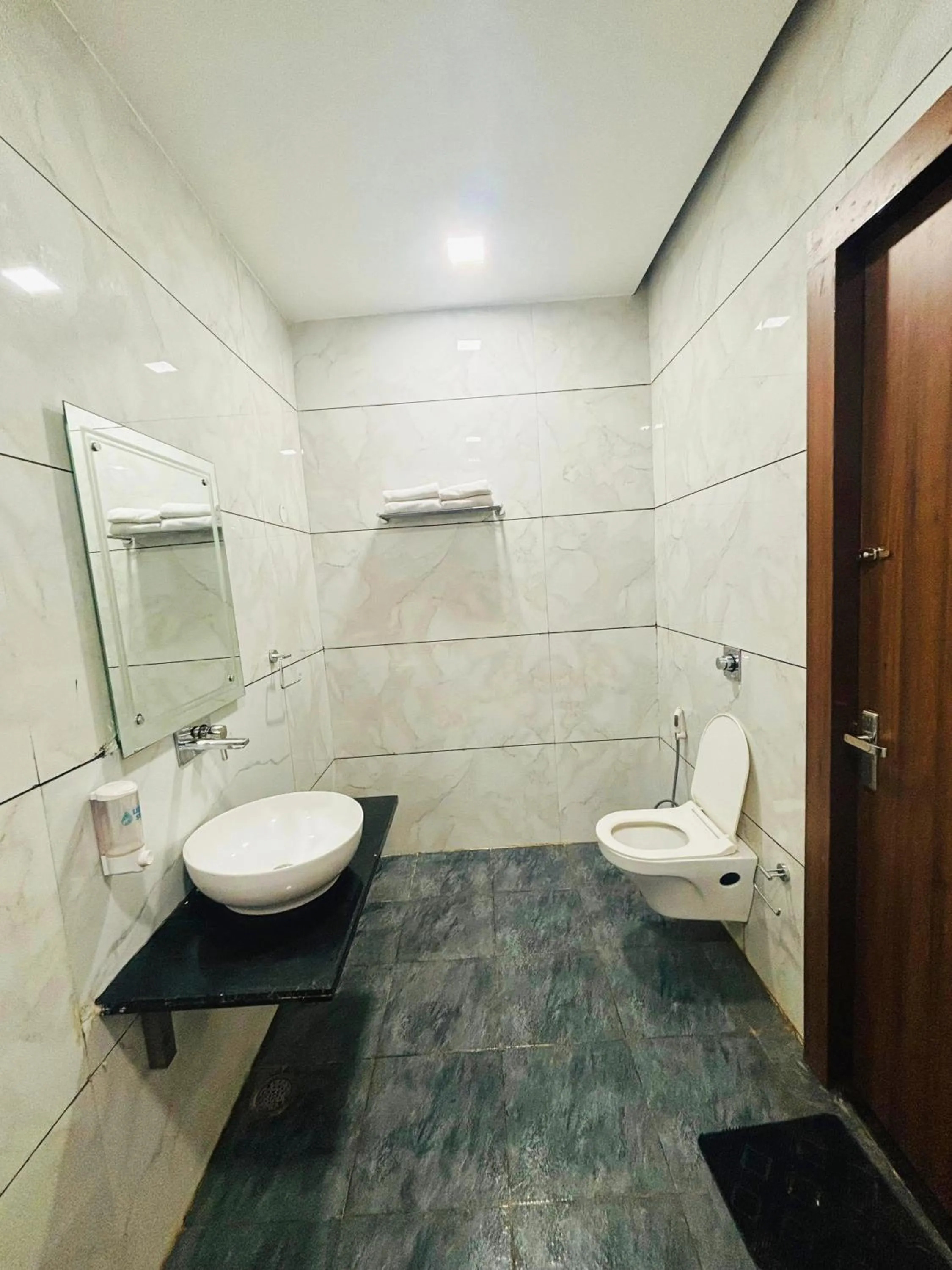 Bathroom in Vinn Amar Vilas by Vesta