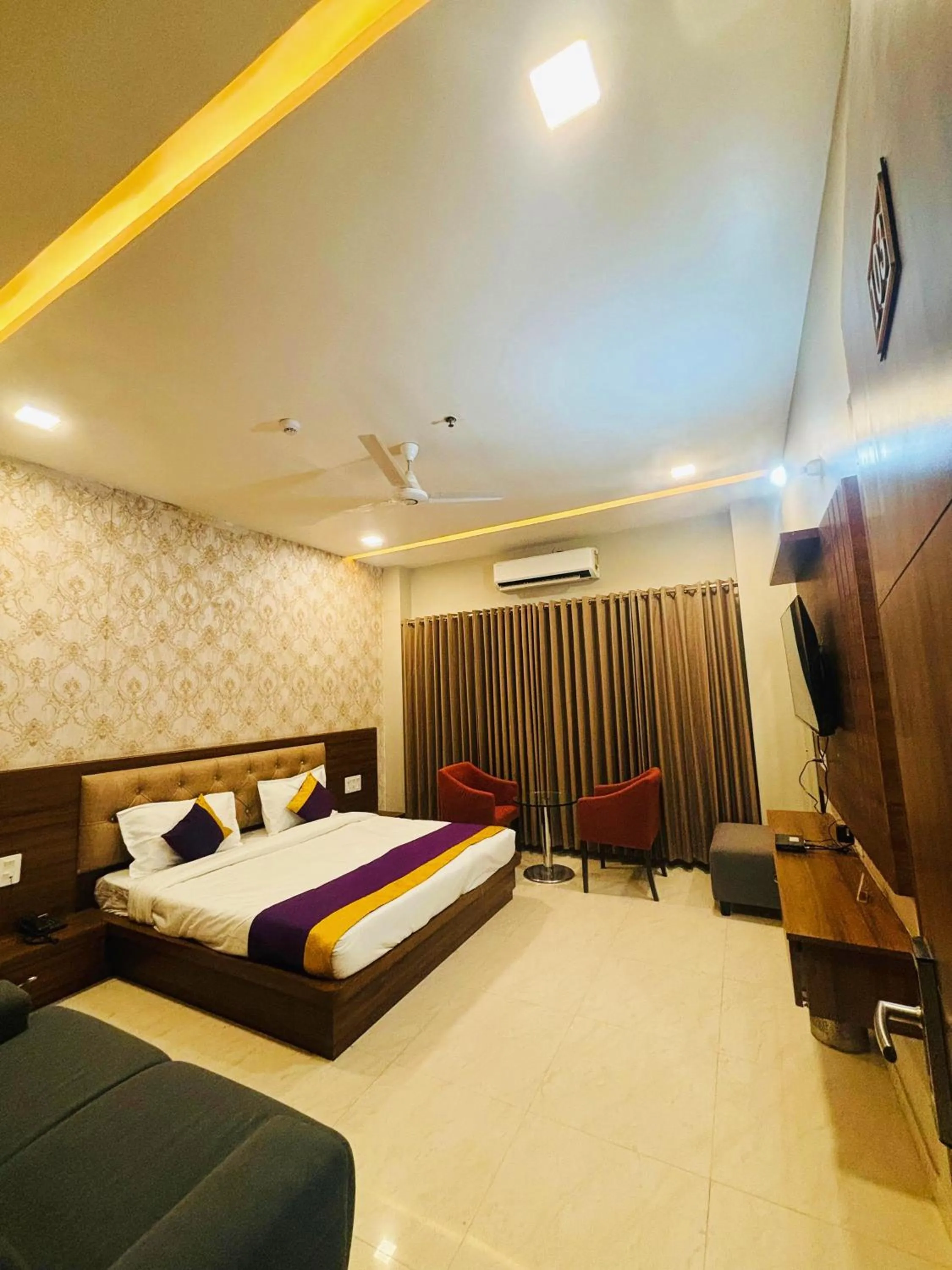 Bed in Vinn Amar Vilas by Vesta