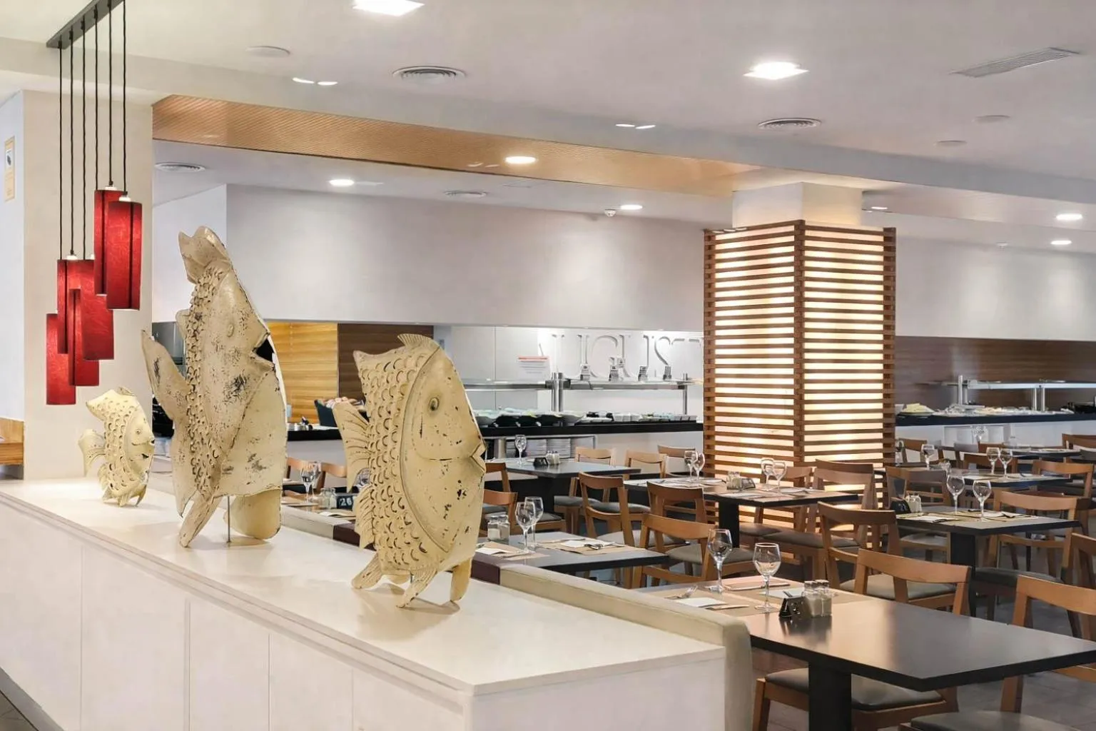 Restaurant/places to eat in Hotel Augustus