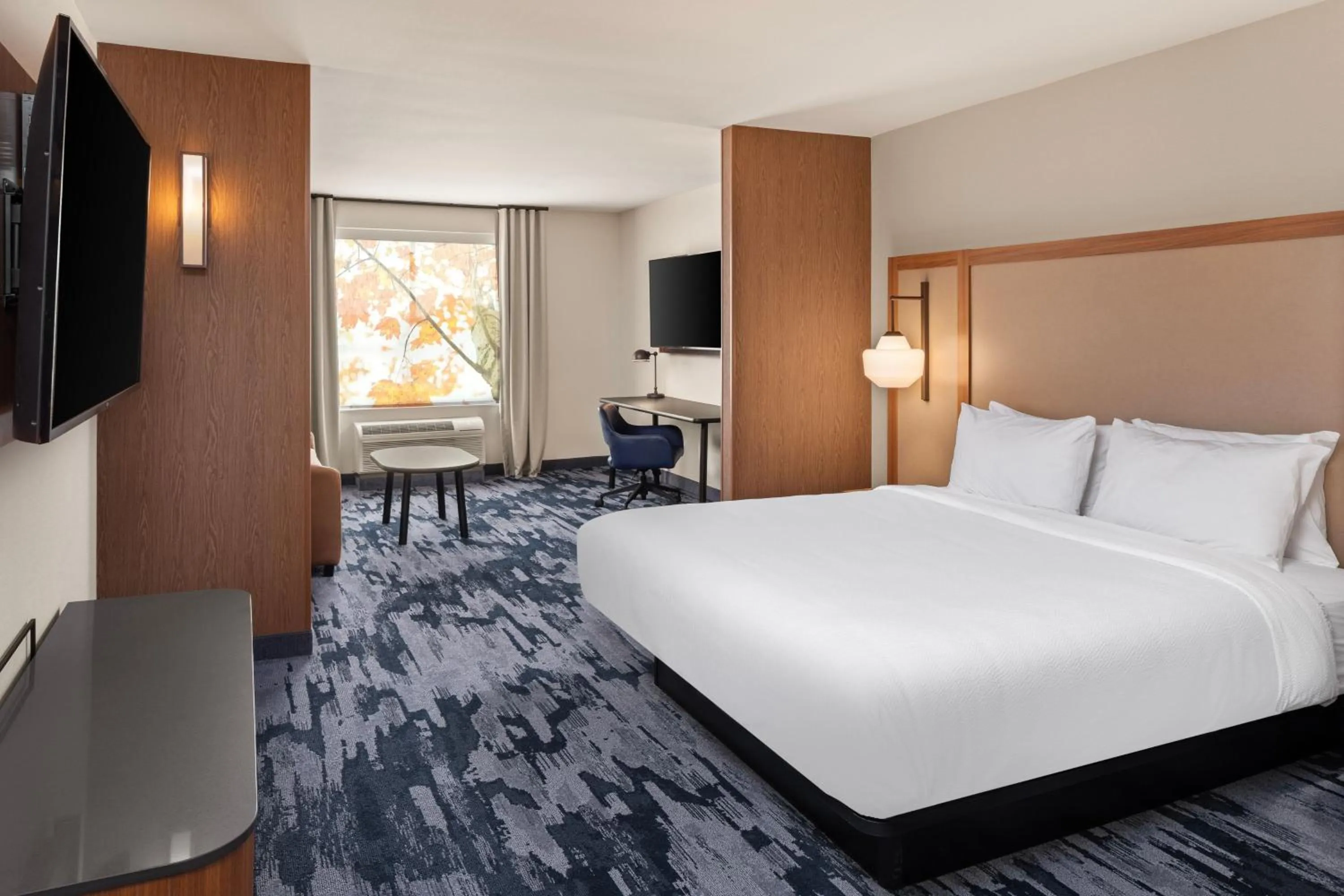 Photo of the whole room, Bed in Fairfield by Marriott Inn & Suites Yankton