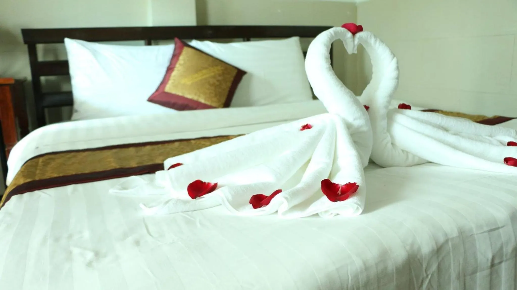 Bed in Mali Namphu Hotel