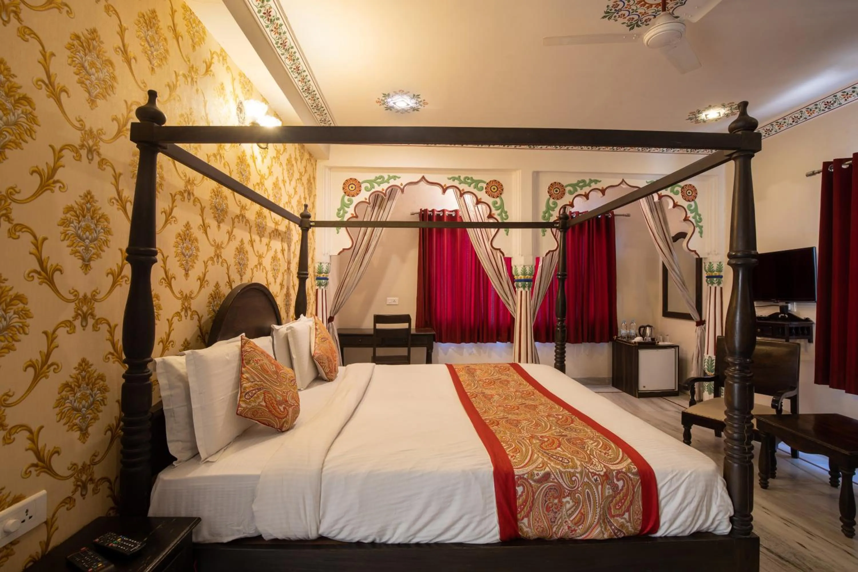 Bed in Hotel Royal Pratap Niwas