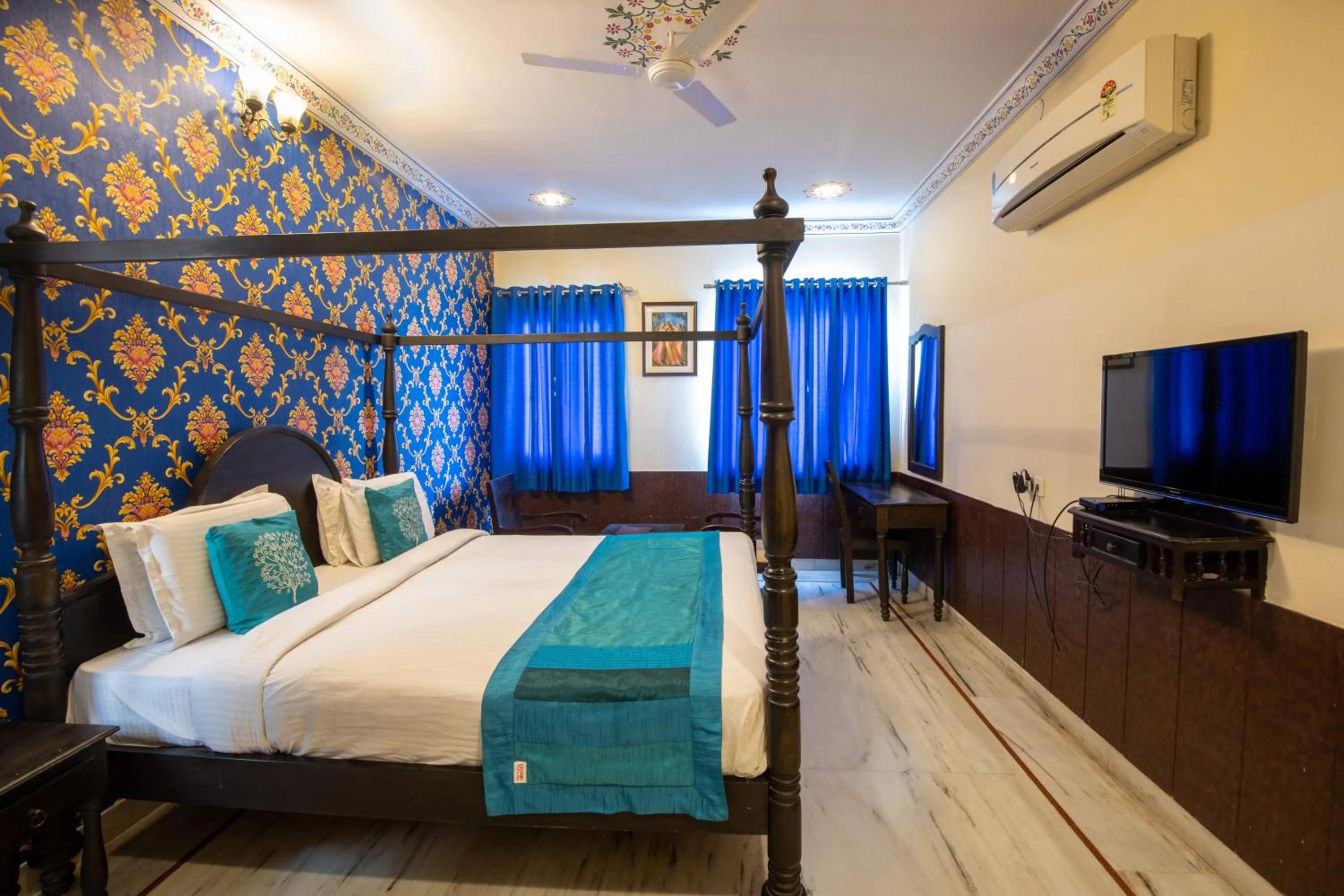 Bed in Hotel Royal Pratap Niwas