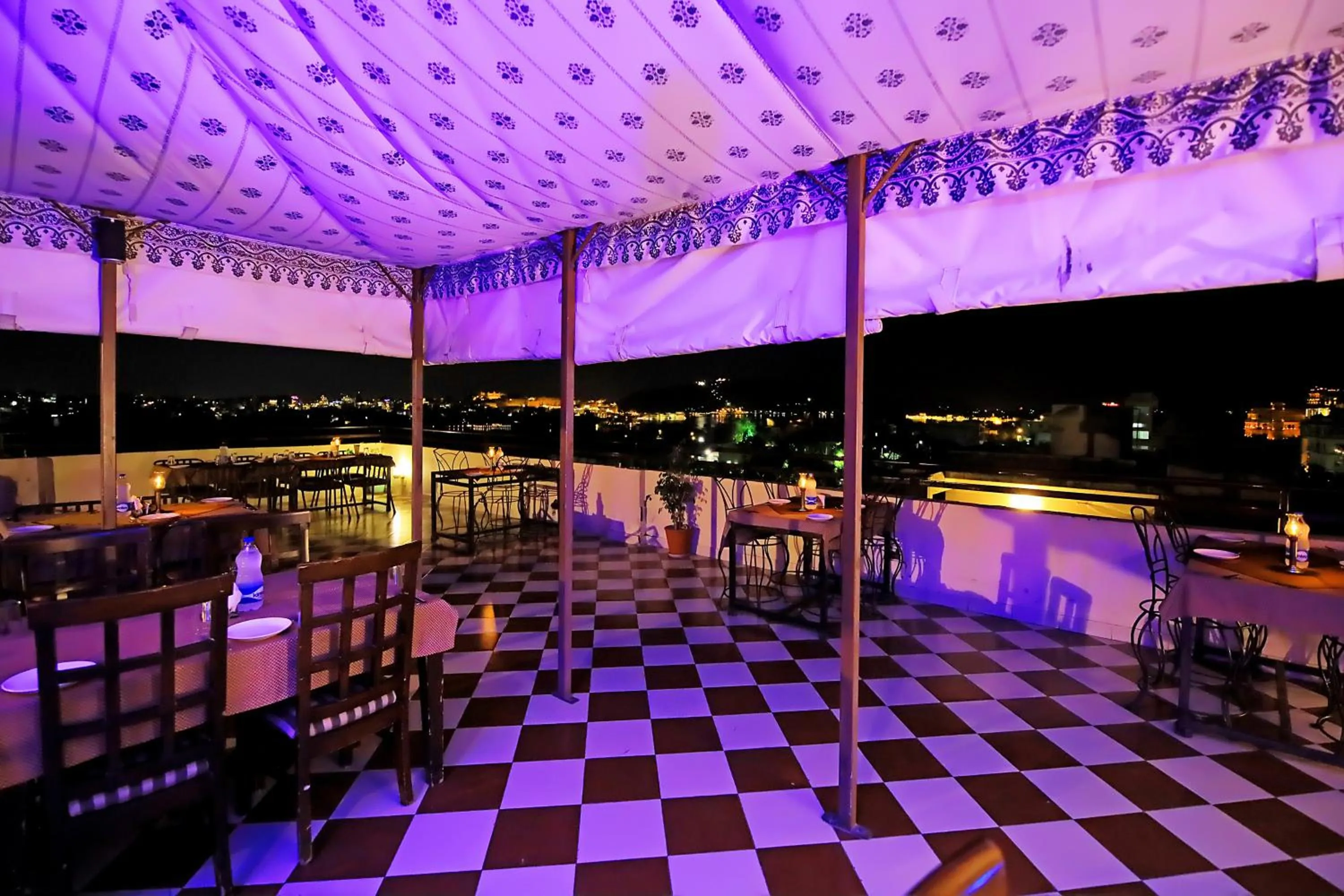 Nightclub / DJ, Swimming Pool in Hotel Royal Pratap Niwas