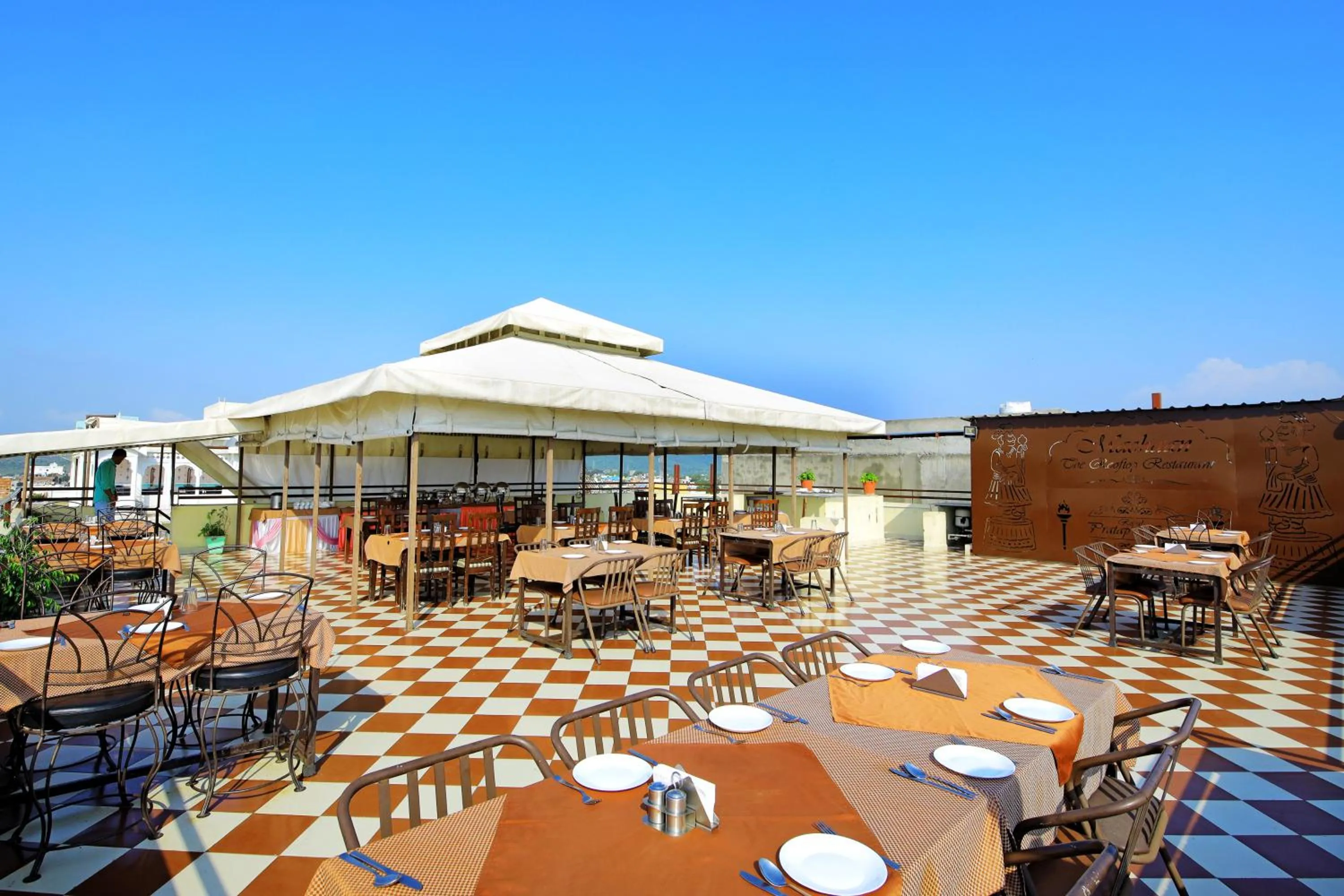 Restaurant/Places to Eat in Hotel Royal Pratap Niwas