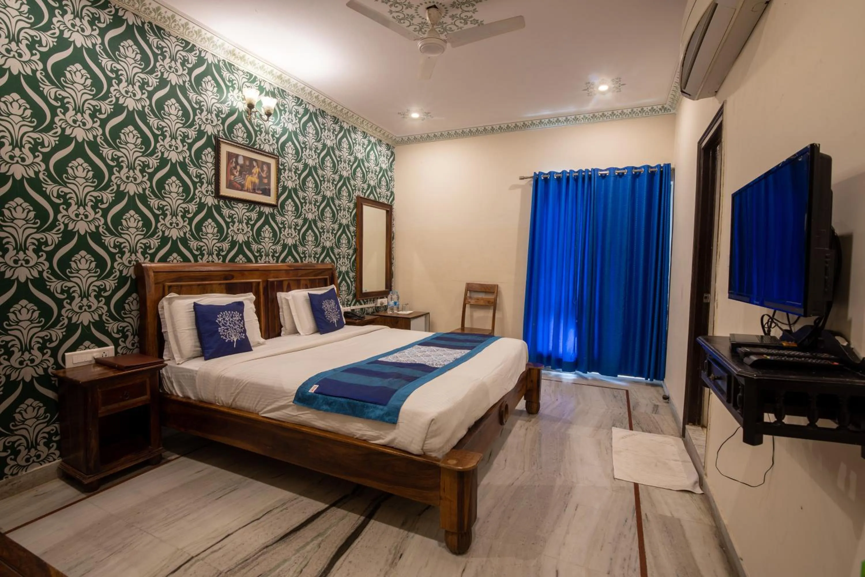 Bed in Hotel Royal Pratap Niwas
