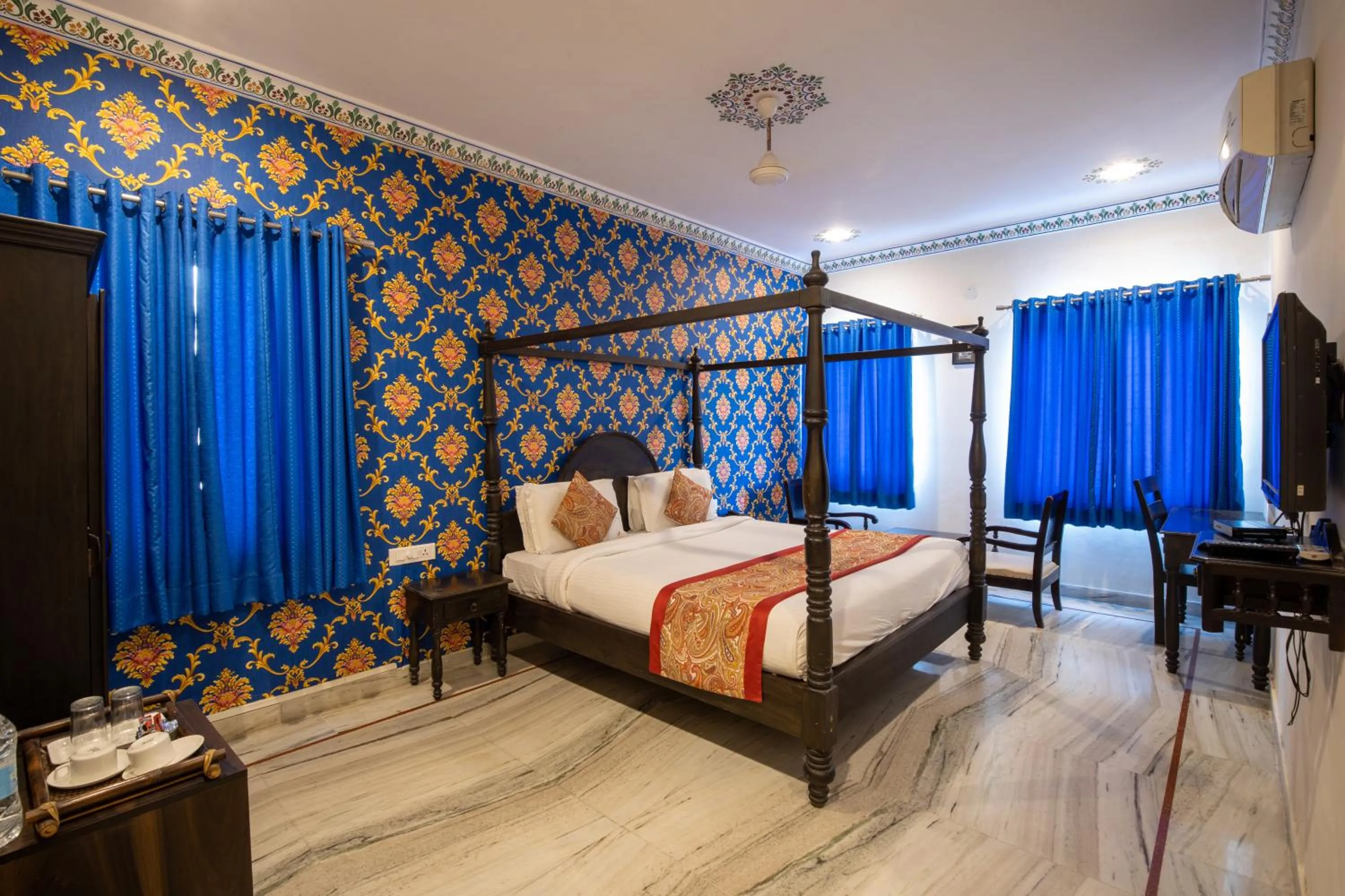 Bed in Hotel Royal Pratap Niwas