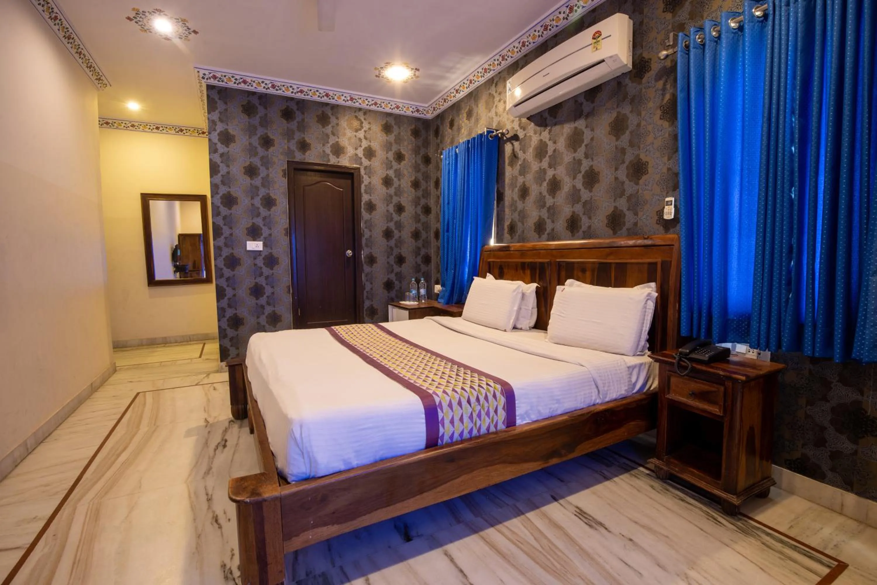 Bed in Hotel Royal Pratap Niwas