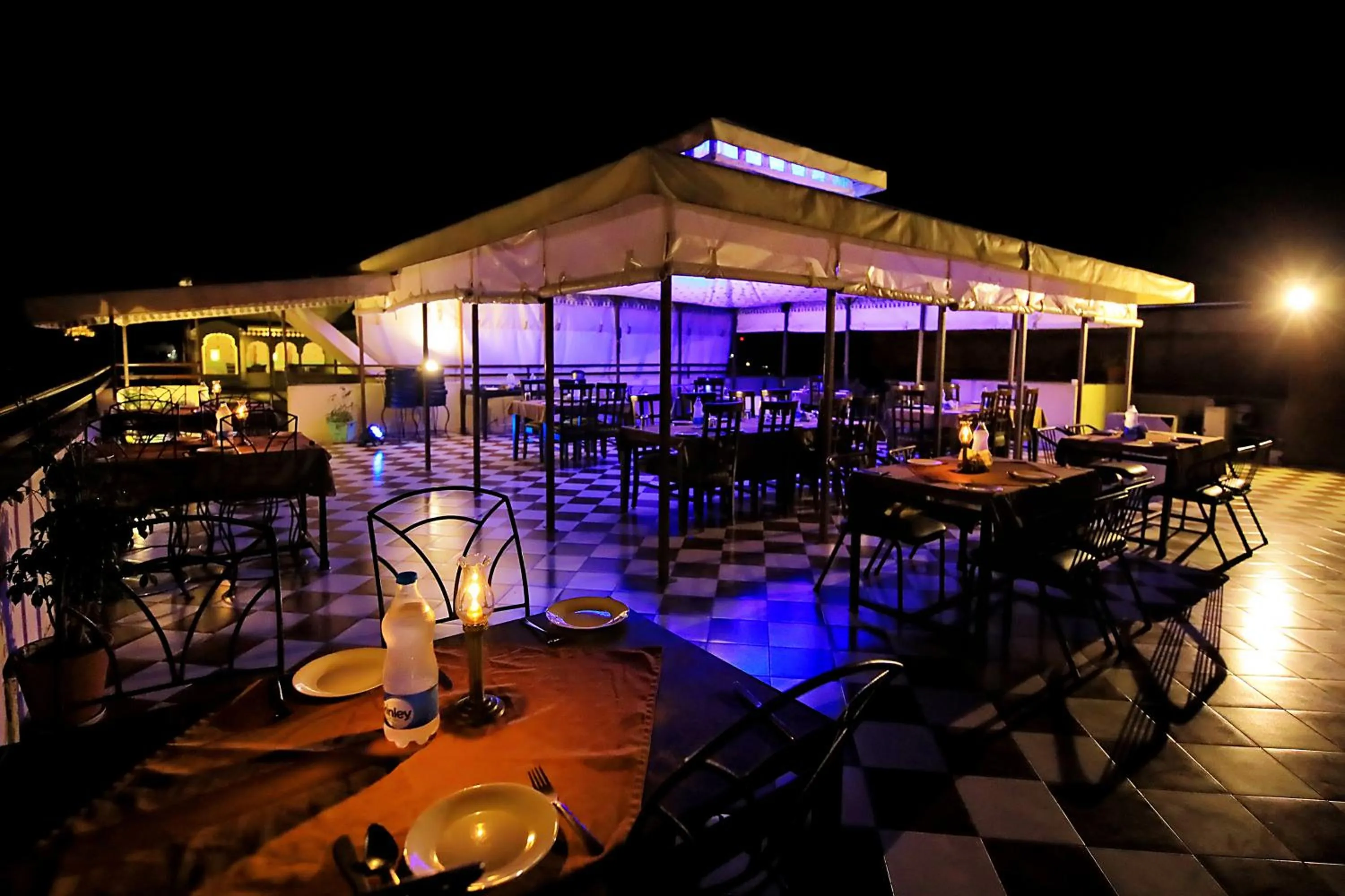 Restaurant/places to eat, Pool View in Hotel Royal Pratap Niwas