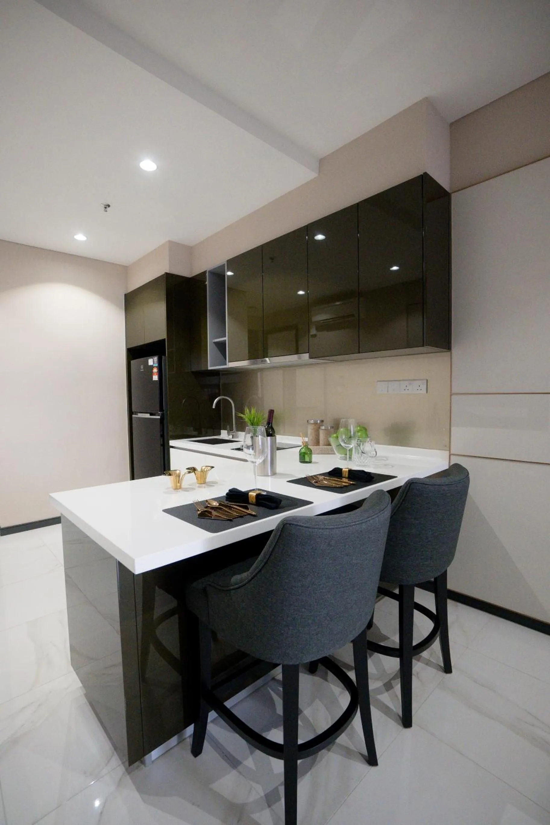 Dining area in 8 Kia Peng Residences by Times 8