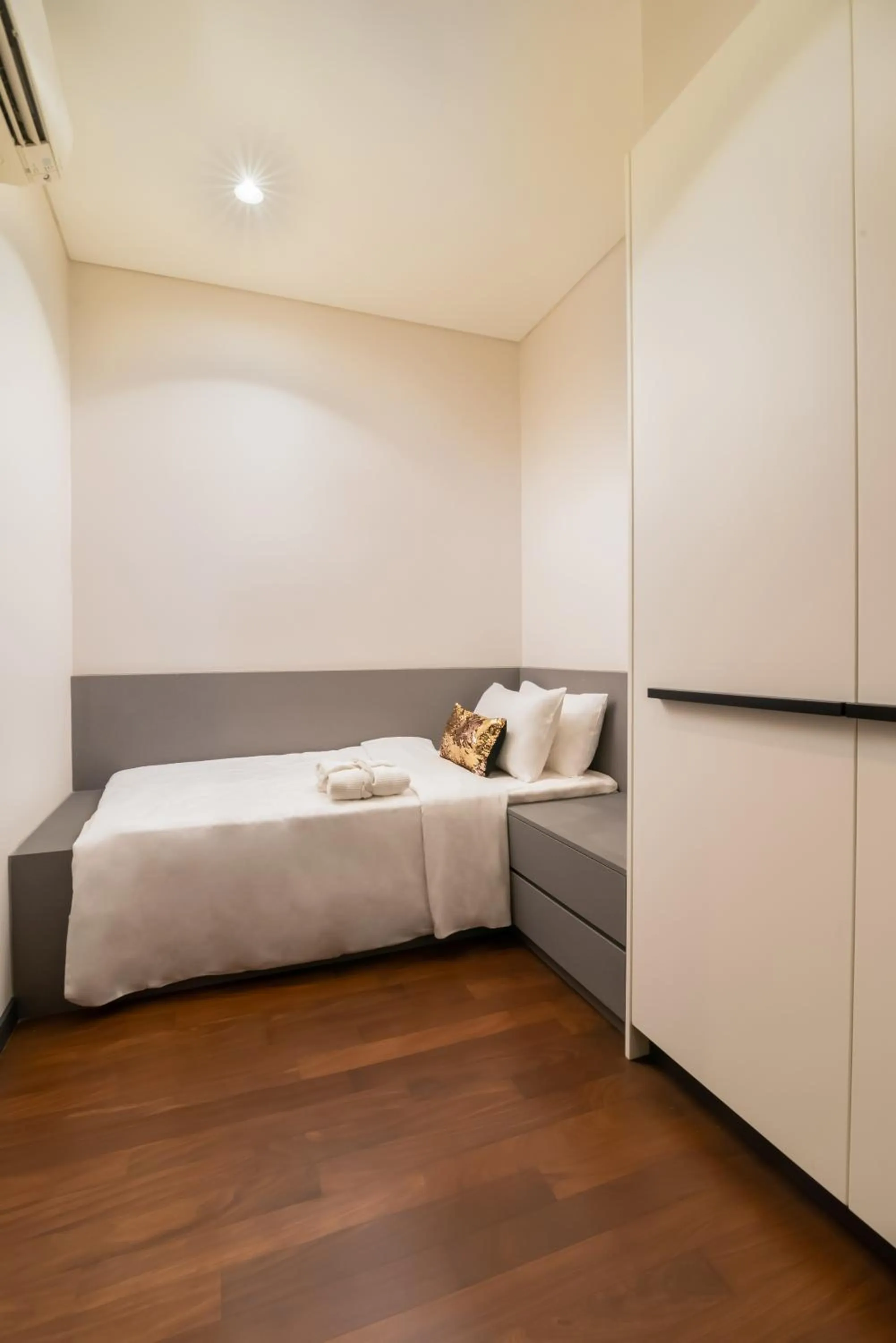 Bedroom, Bed in 8 Kia Peng Residences by Times 8