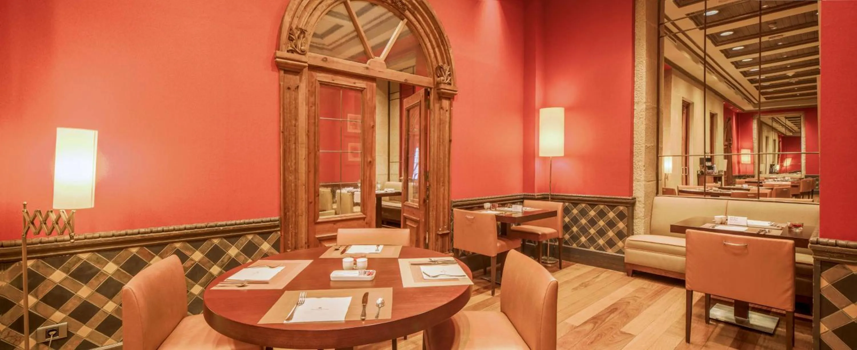 Restaurant/places to eat in NH Collection Vigo