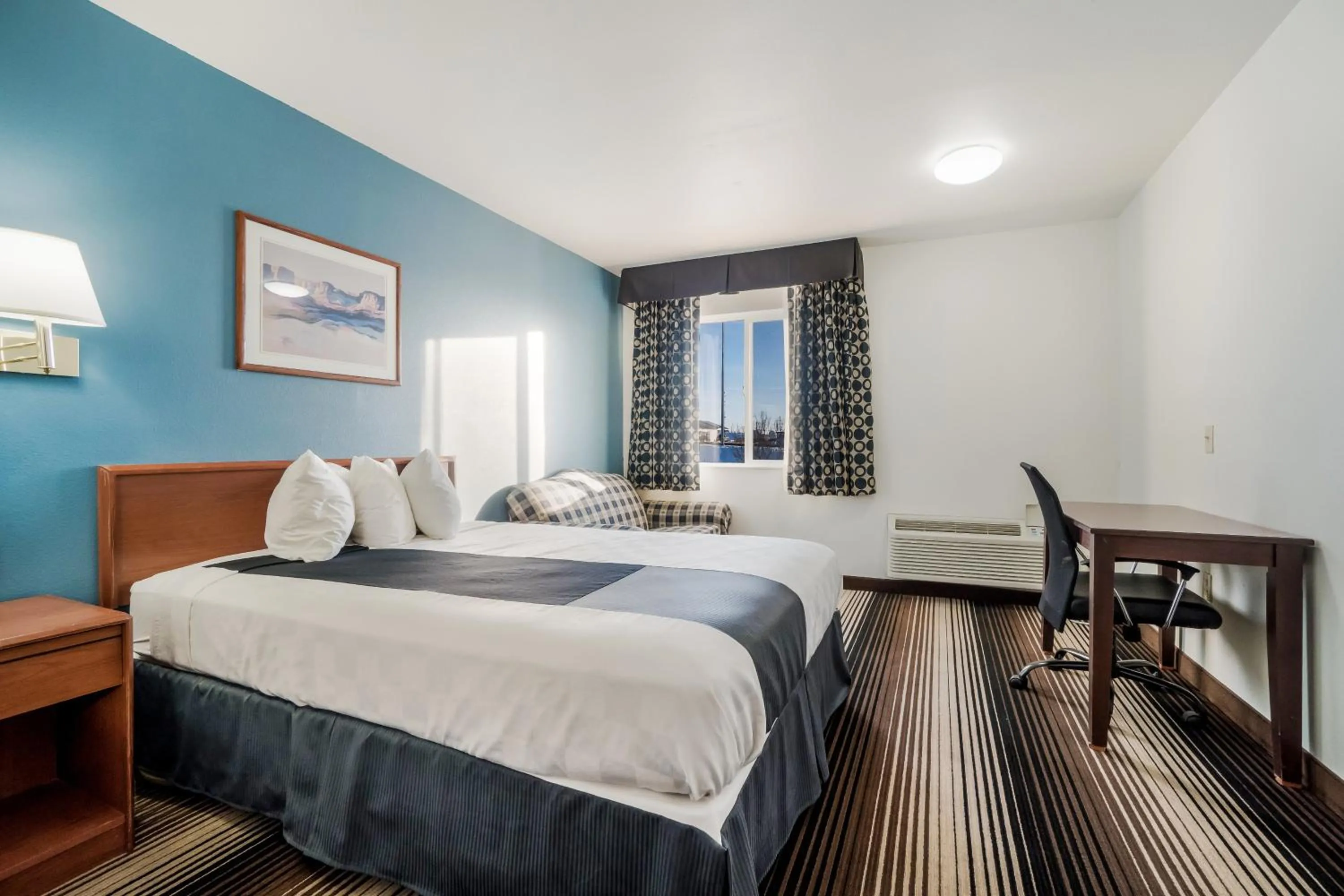 Bed in Americas Best Value Inn Green River