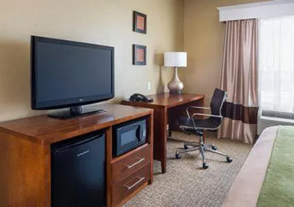 TV and multimedia in Comfort Inn Midland South I-20
