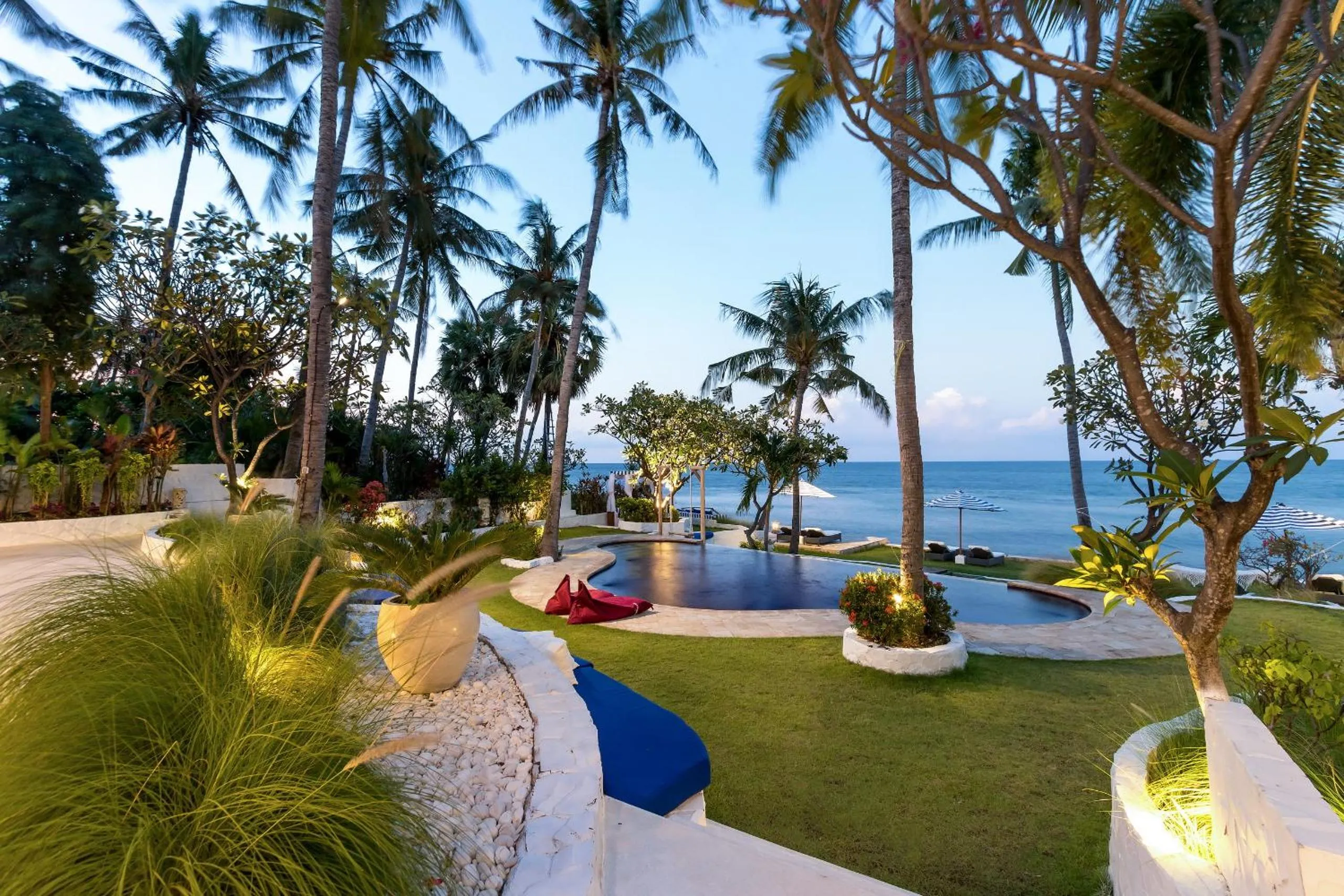 Garden in Kanna Seafront Estate Tulamben